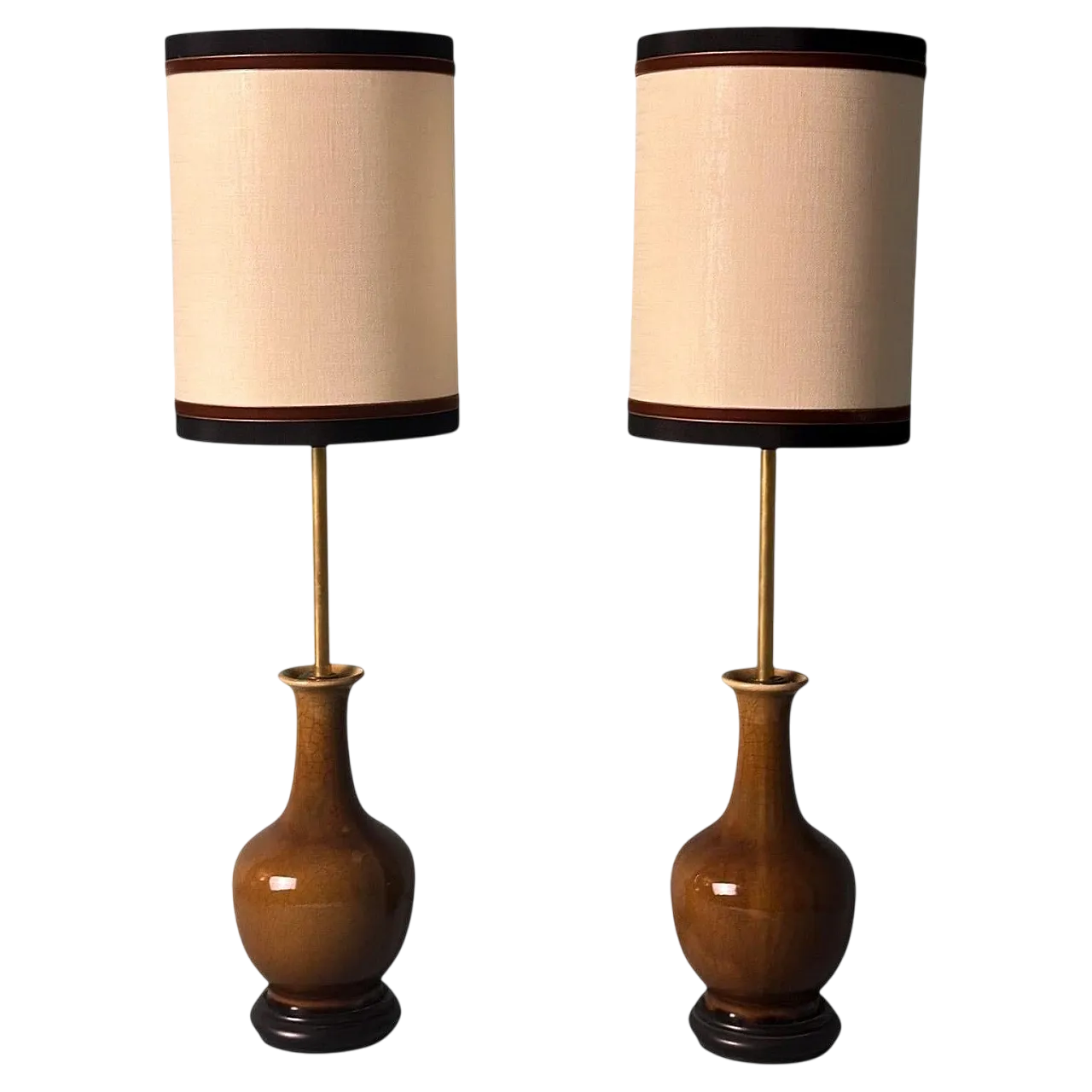 Coppia di lampade in porcellana smaltata e legno, anni '50 21