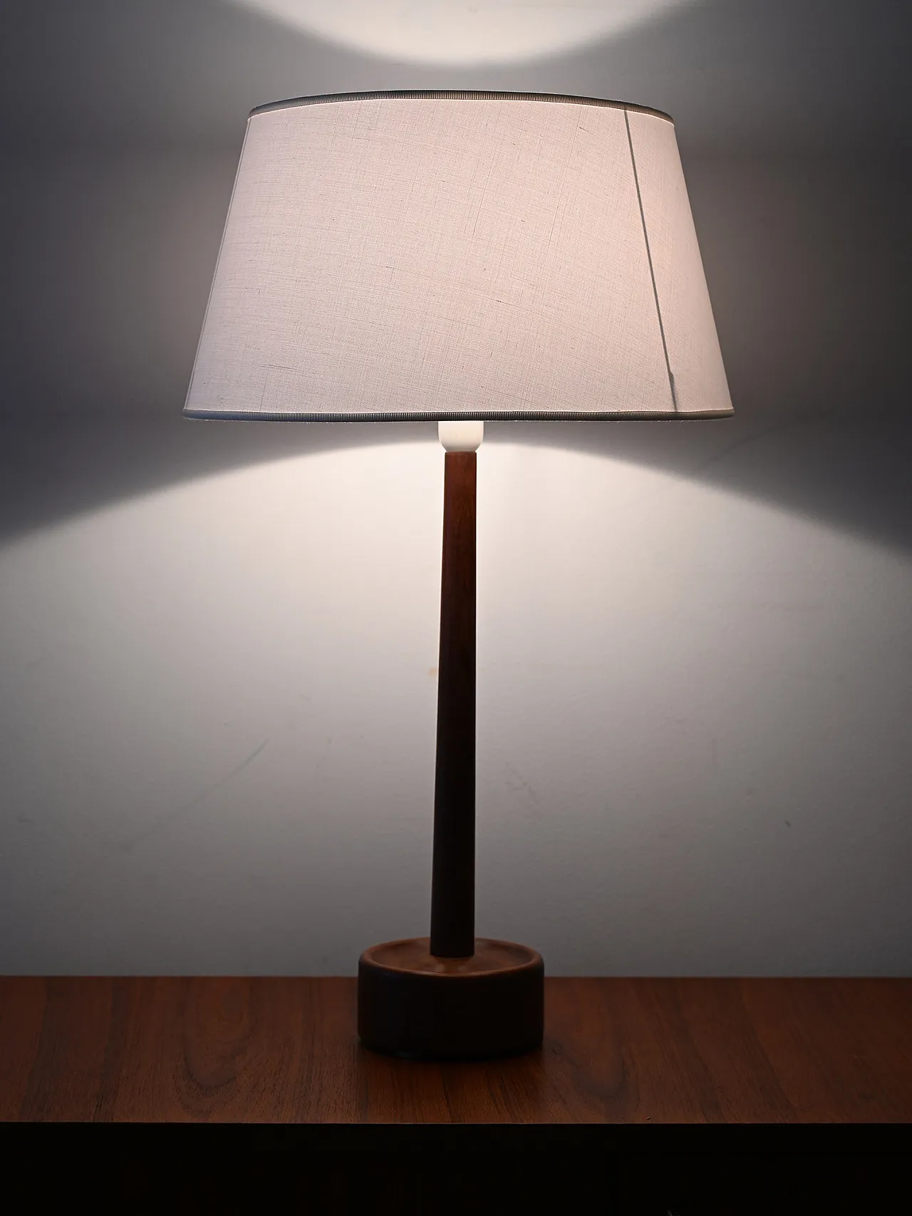 Lampada danese in teak tornito, anni’60 1