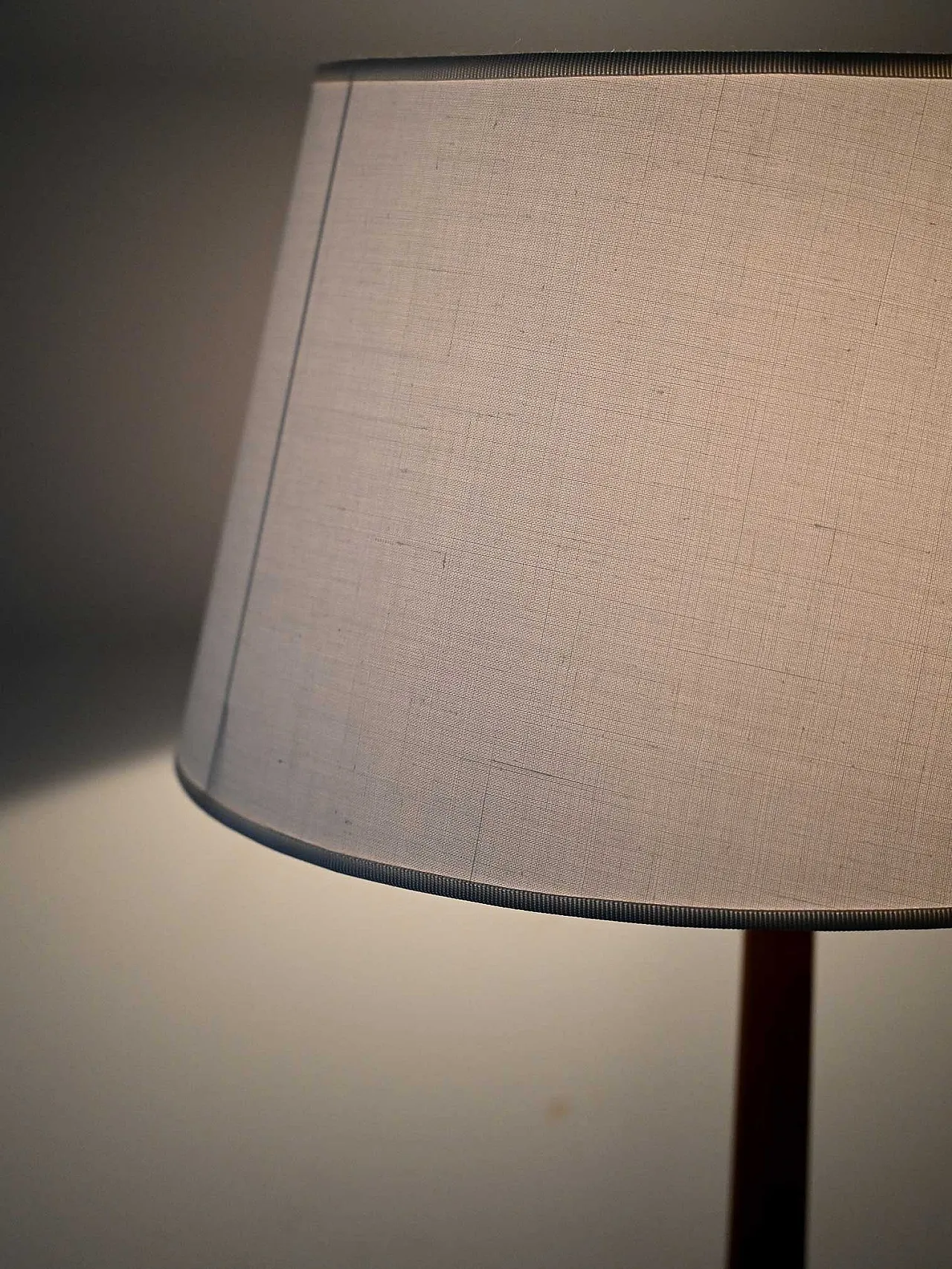 Lampada danese in teak tornito, anni’60 3