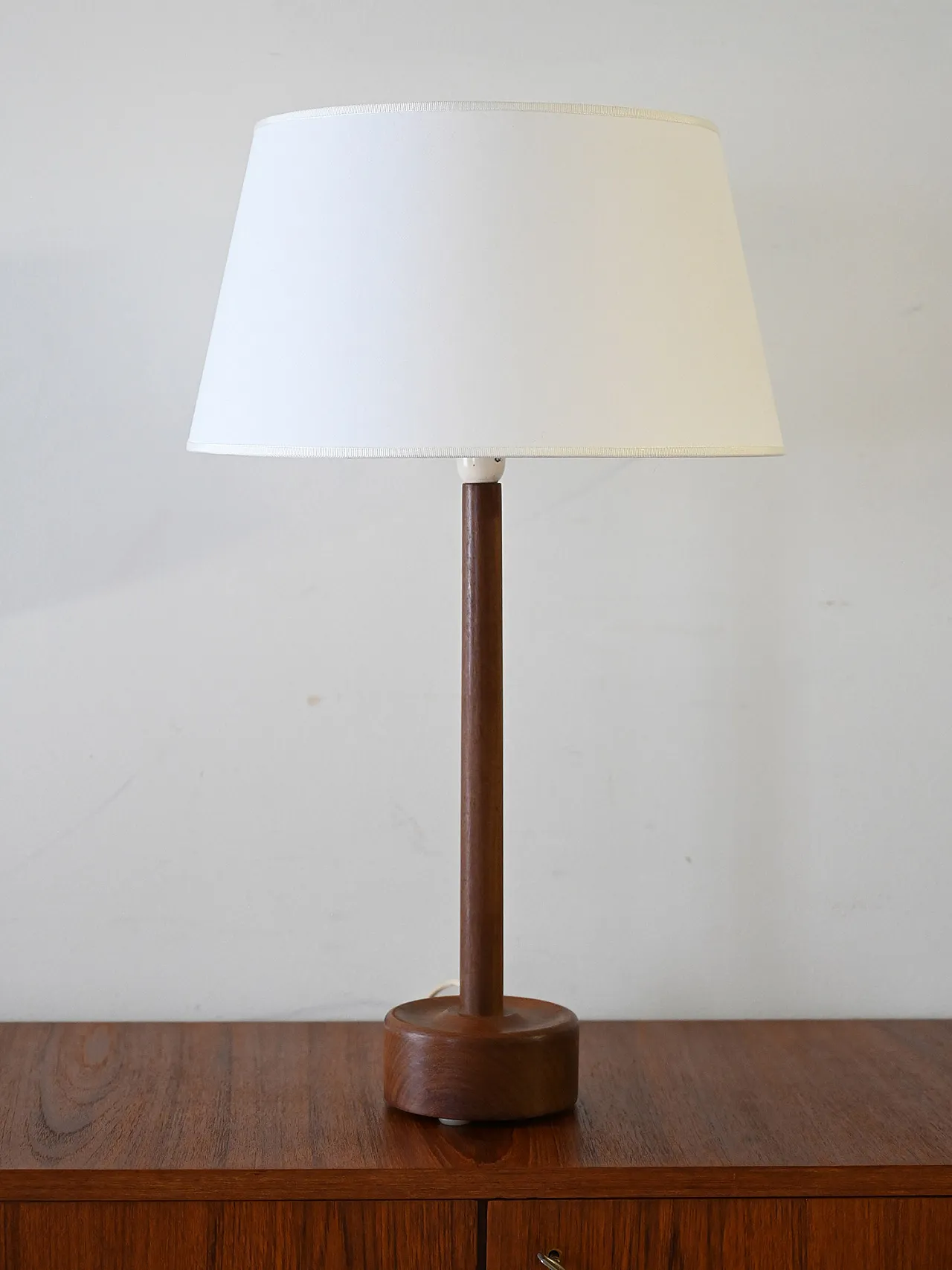 Lampada danese  in teak tornito, anni ’60 2