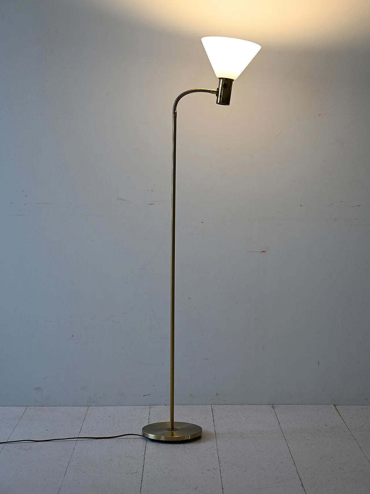 Scandinavian land lamp in brass, 1950s 4