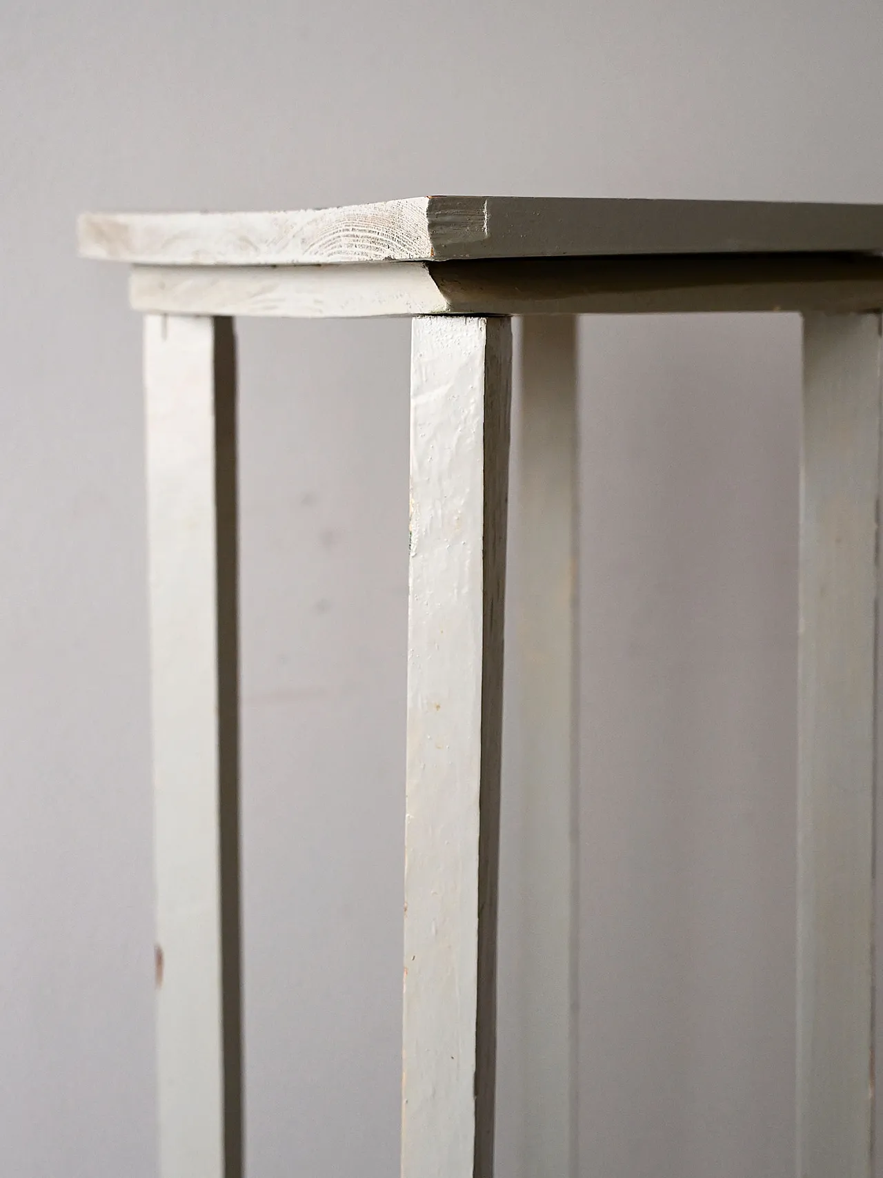 Piedistallo svedese in legno dipinto, anni '60 5