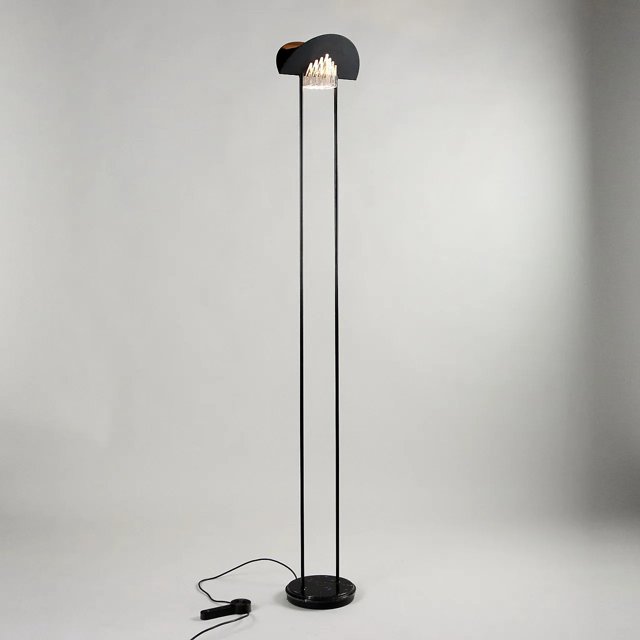 Lampada da terra AV in metallo smaltato nero di Mazzega, anni '80 3