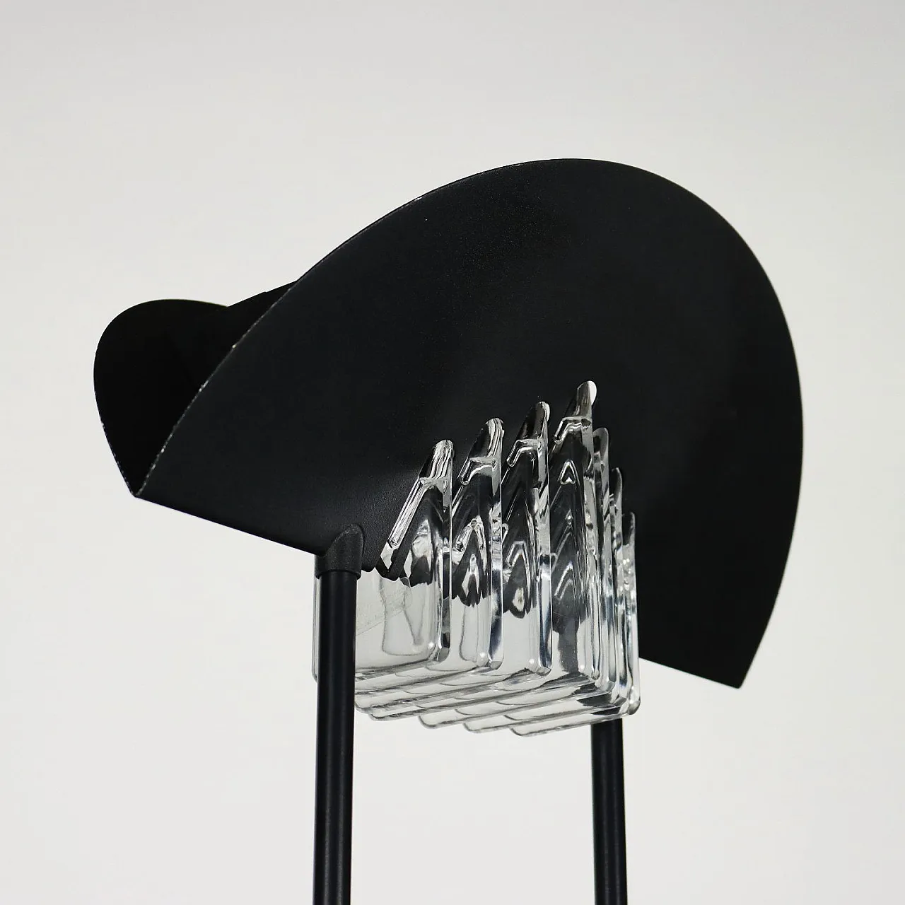 Lampada da terra AV in metallo smaltato nero di Mazzega, anni '80 6