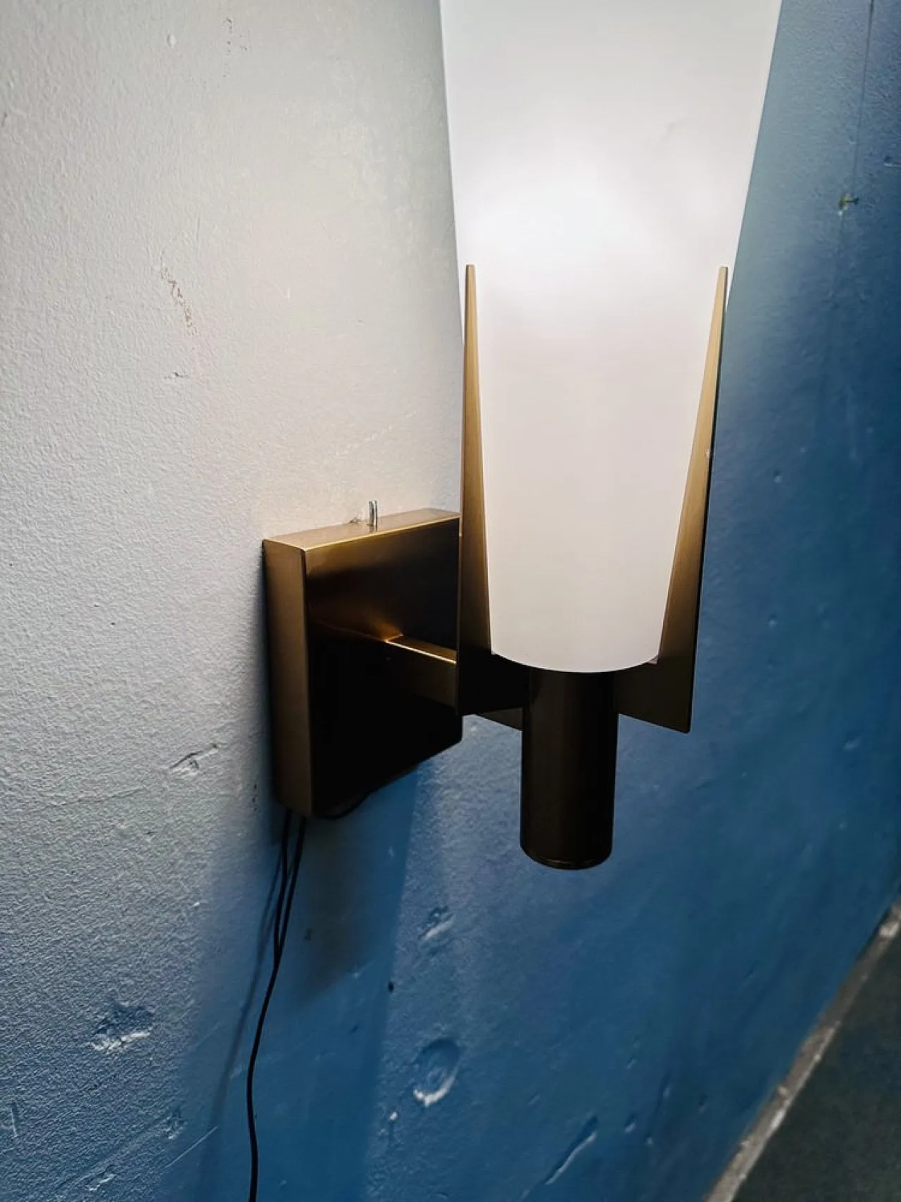 Wall Light in Brass and Opaline, 1950s 4