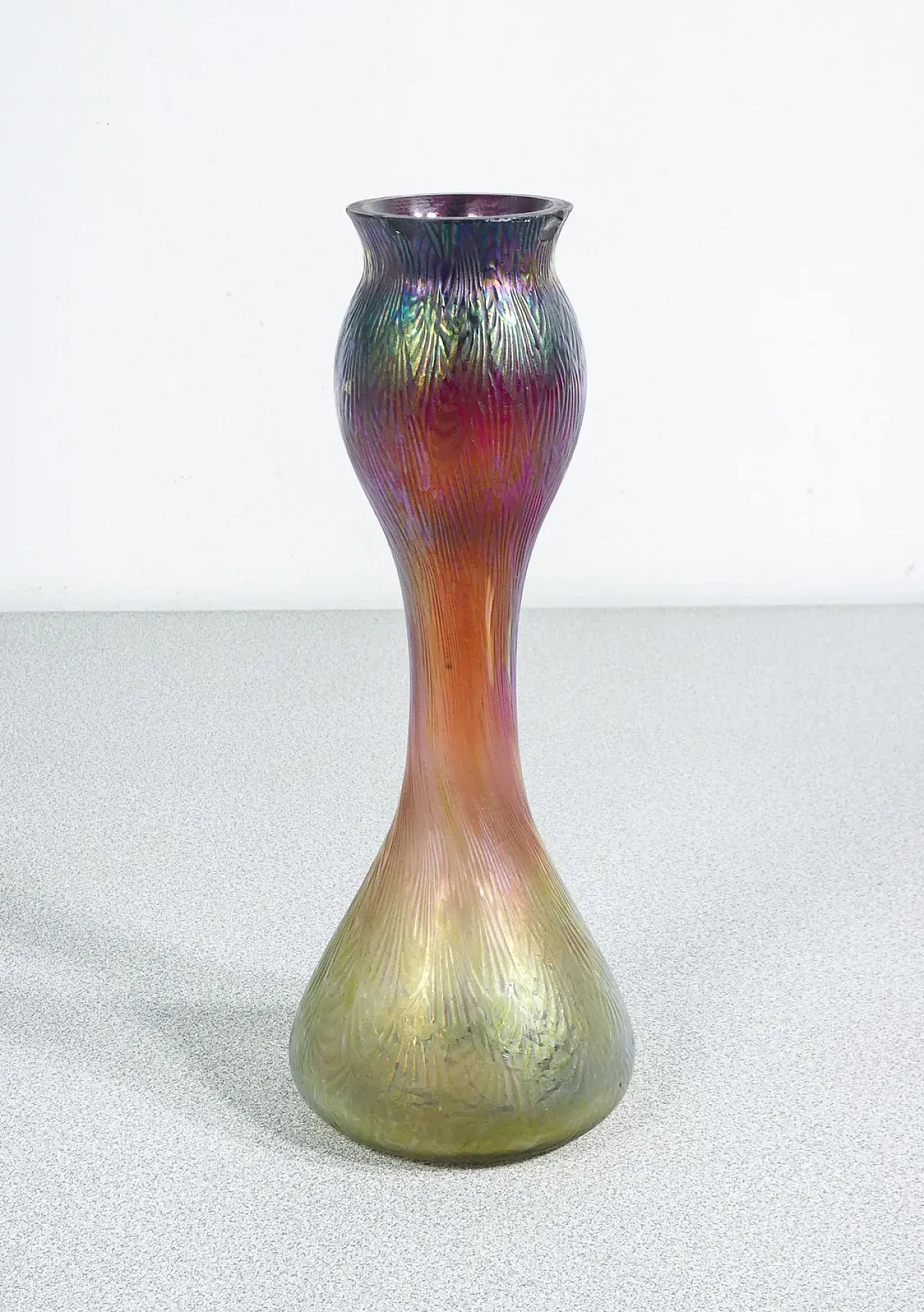 Vaso solifiore in vetro soffiato iridescente, primo '900 2