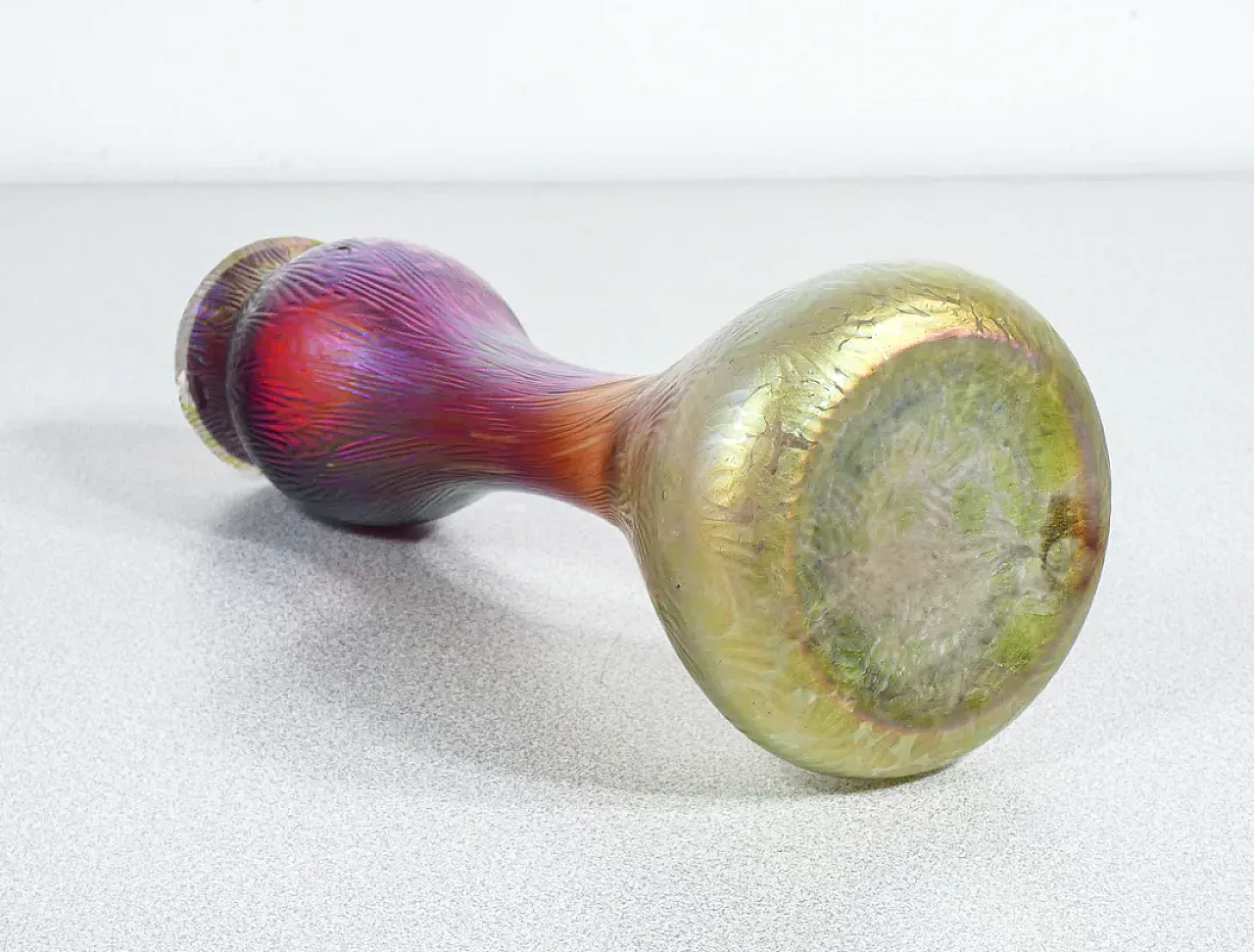 Vaso solifiore in vetro soffiato iridescente, primo '900 7