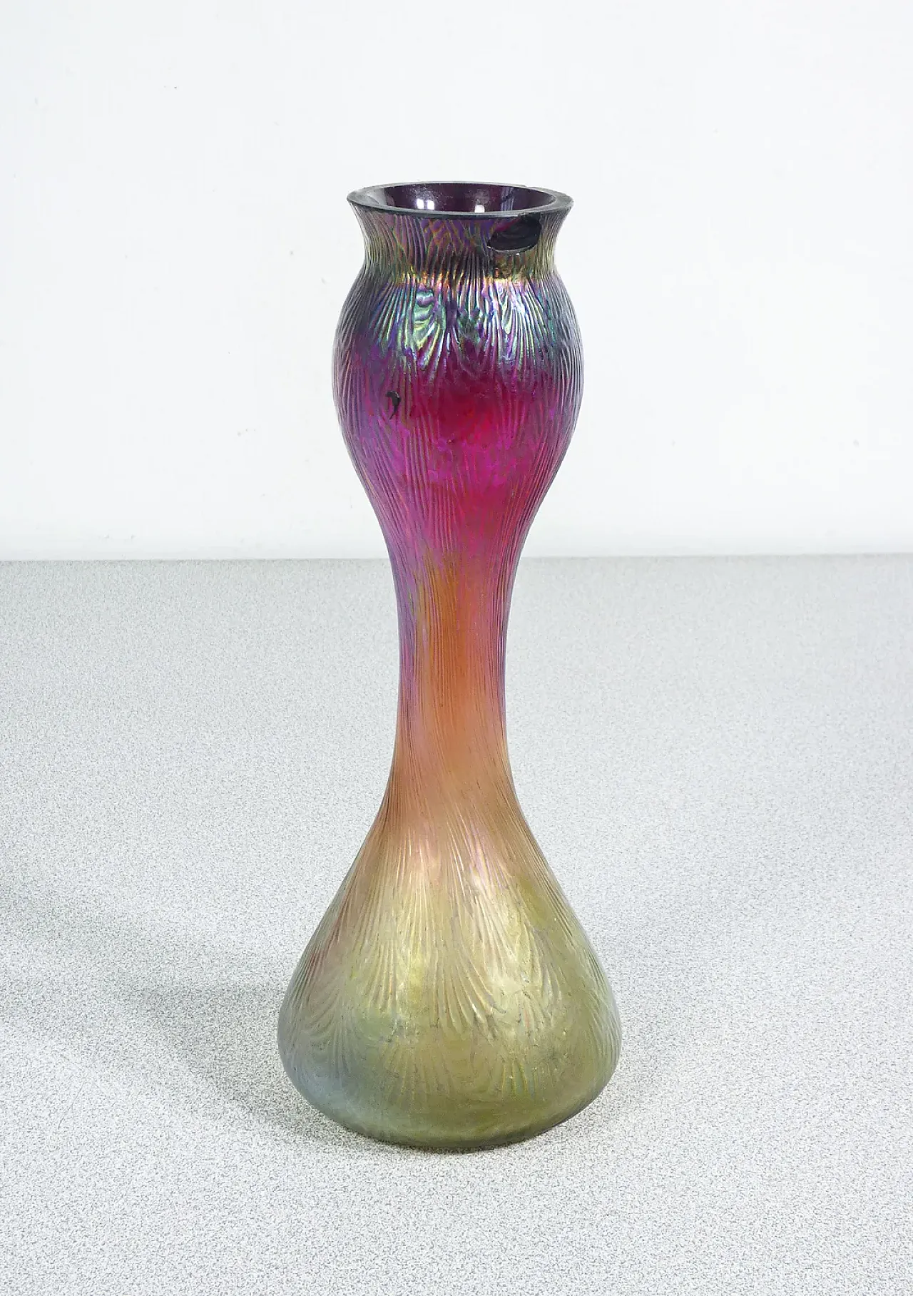 Vaso solifiore in vetro soffiato iridescente, primo '900 10
