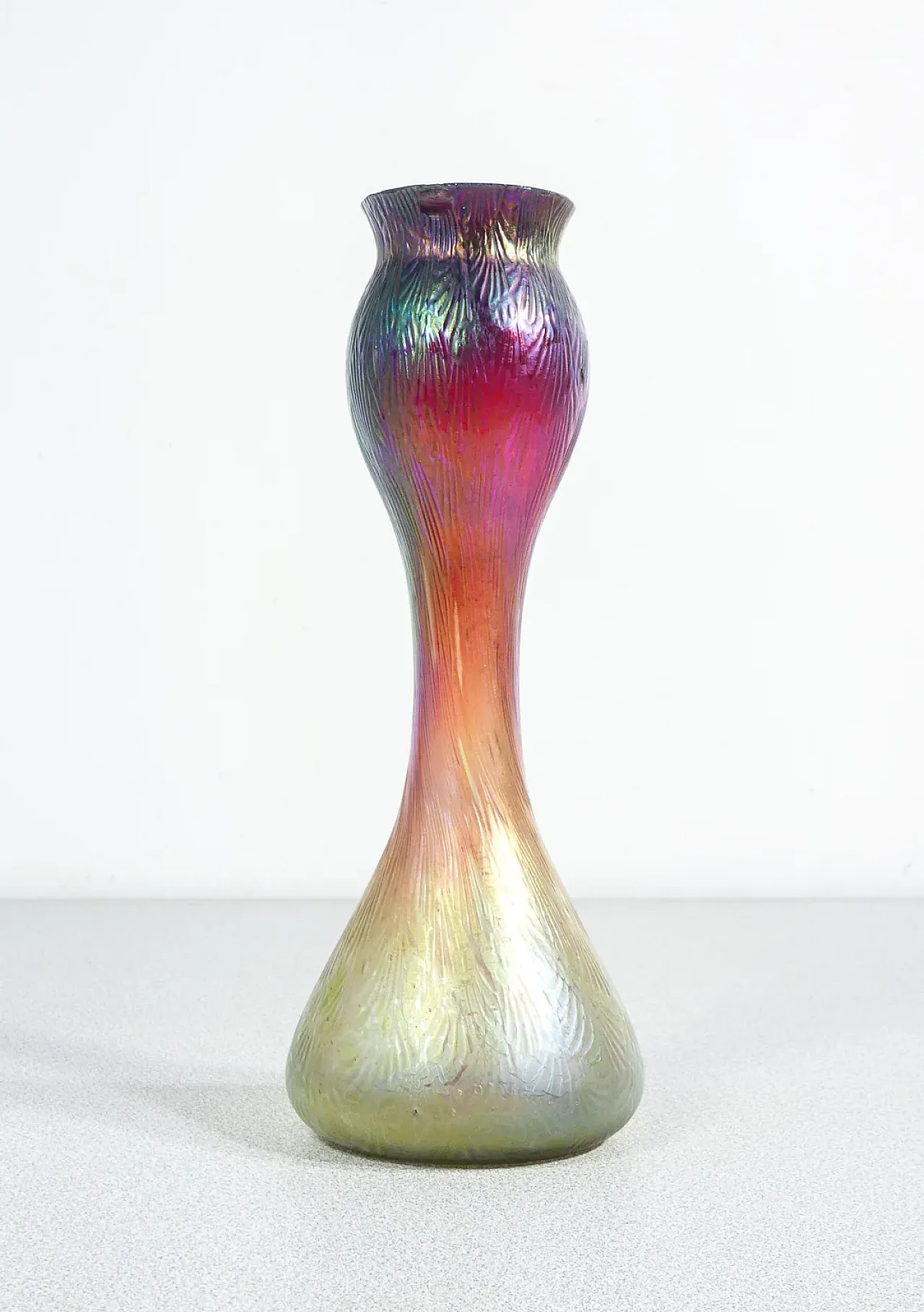 Vaso solifiore in vetro soffiato iridescente, primo '900 12