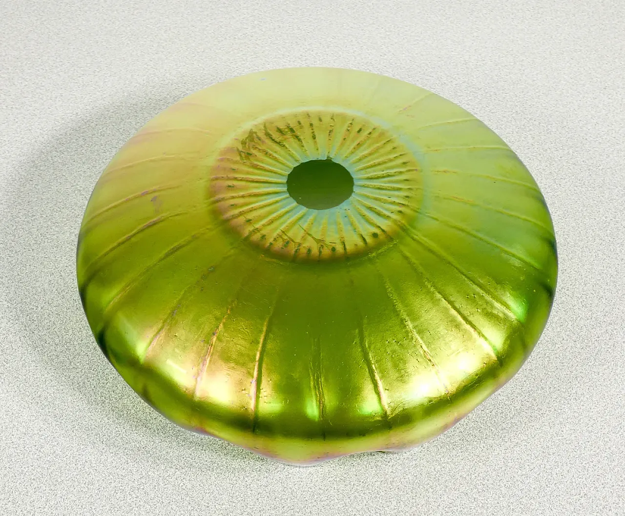 Ciotola in vetro soffiato iridescente, primo '900 8