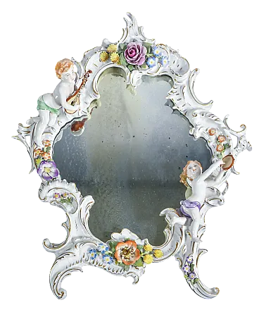 Specchio in porcellana con putti e motivi floreali, '900