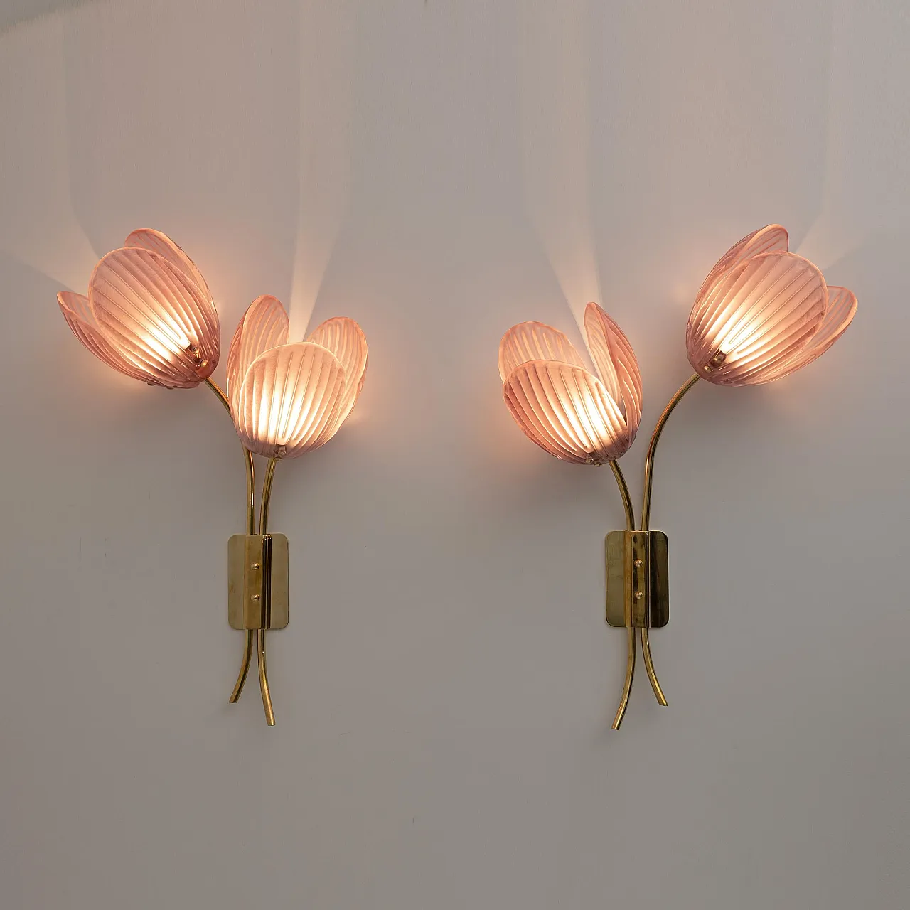 Pair of Tulips Murano glass and brass sconces, 2000s 4