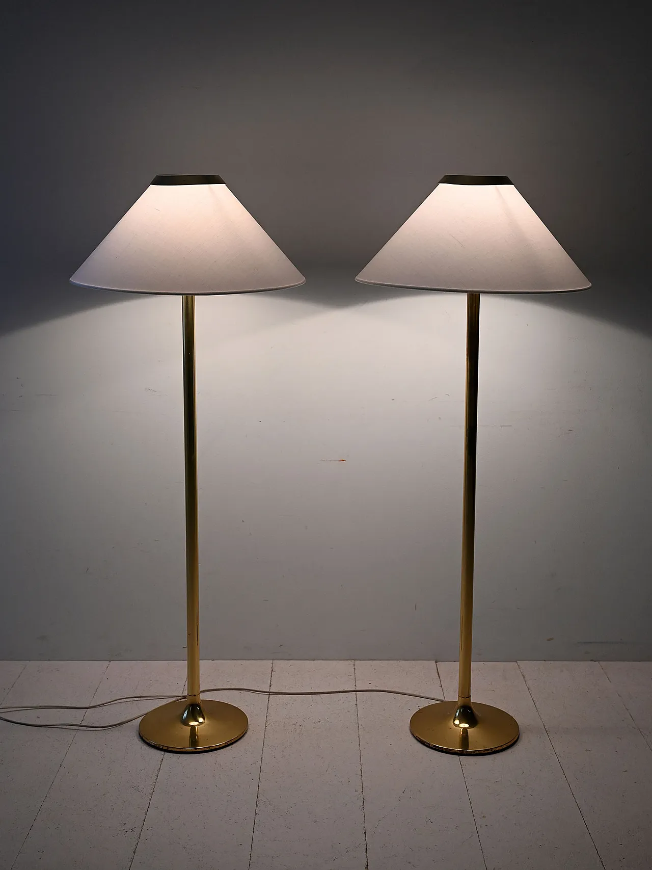Pair of Scandinavian lamps in brass, 70s 1