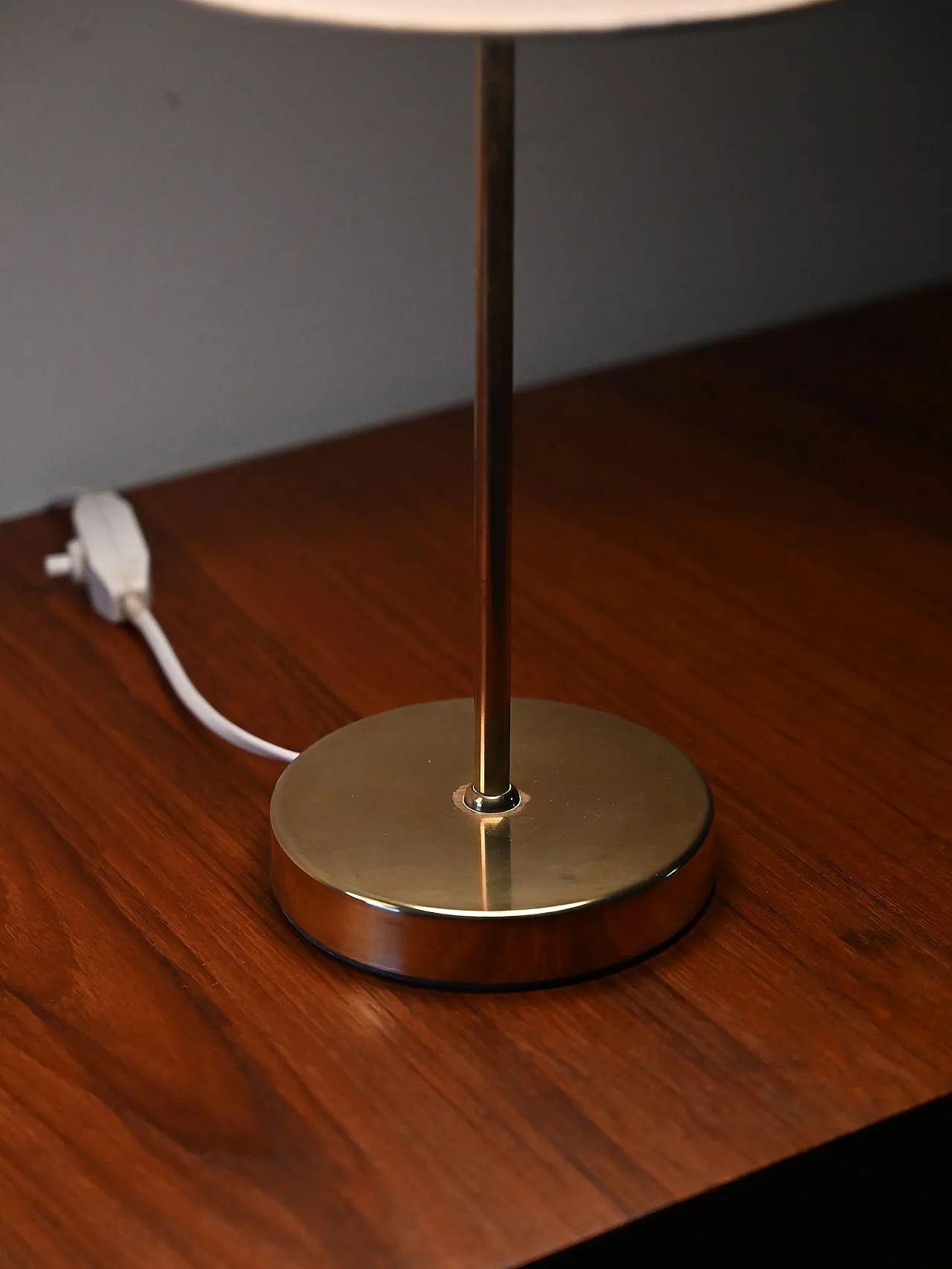 Coppia di abat-jour scandinave in ottone 7