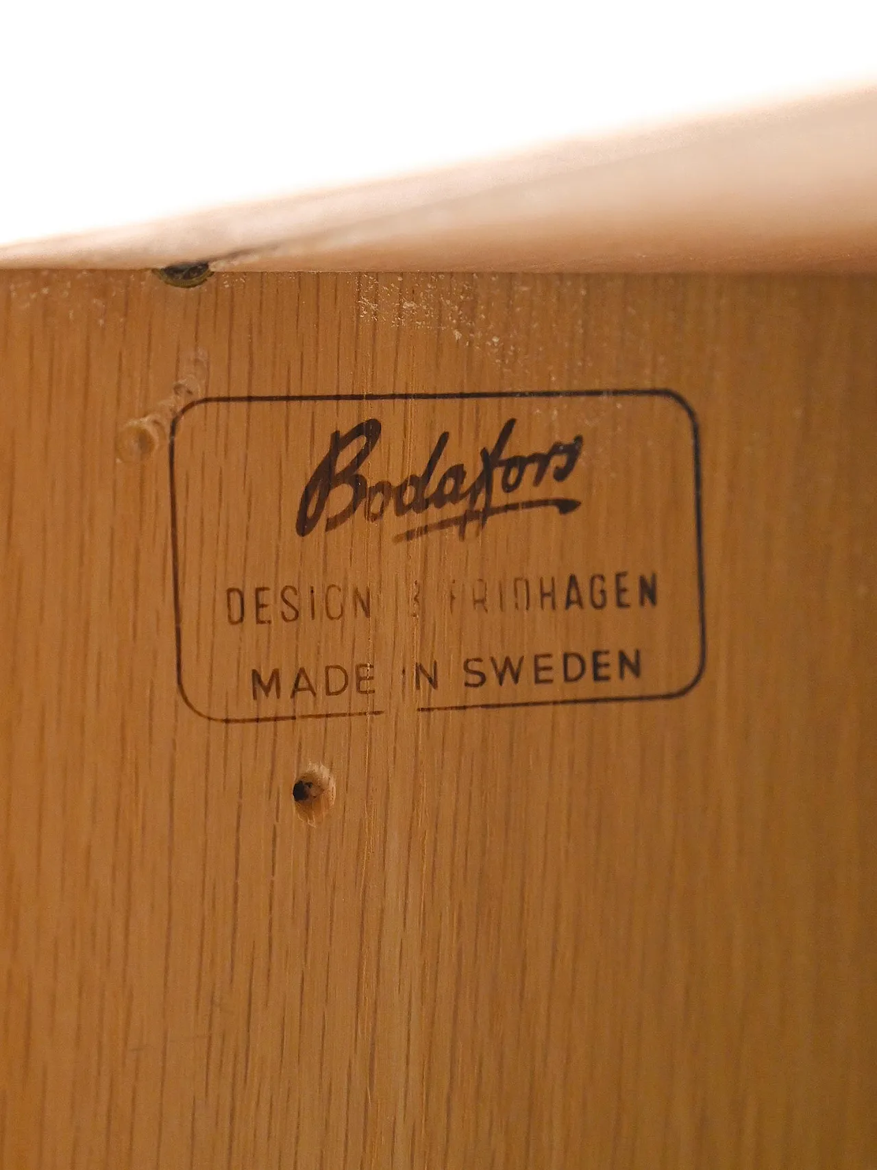 Scandinavo Bodafors wardrobe with sliding doors 9