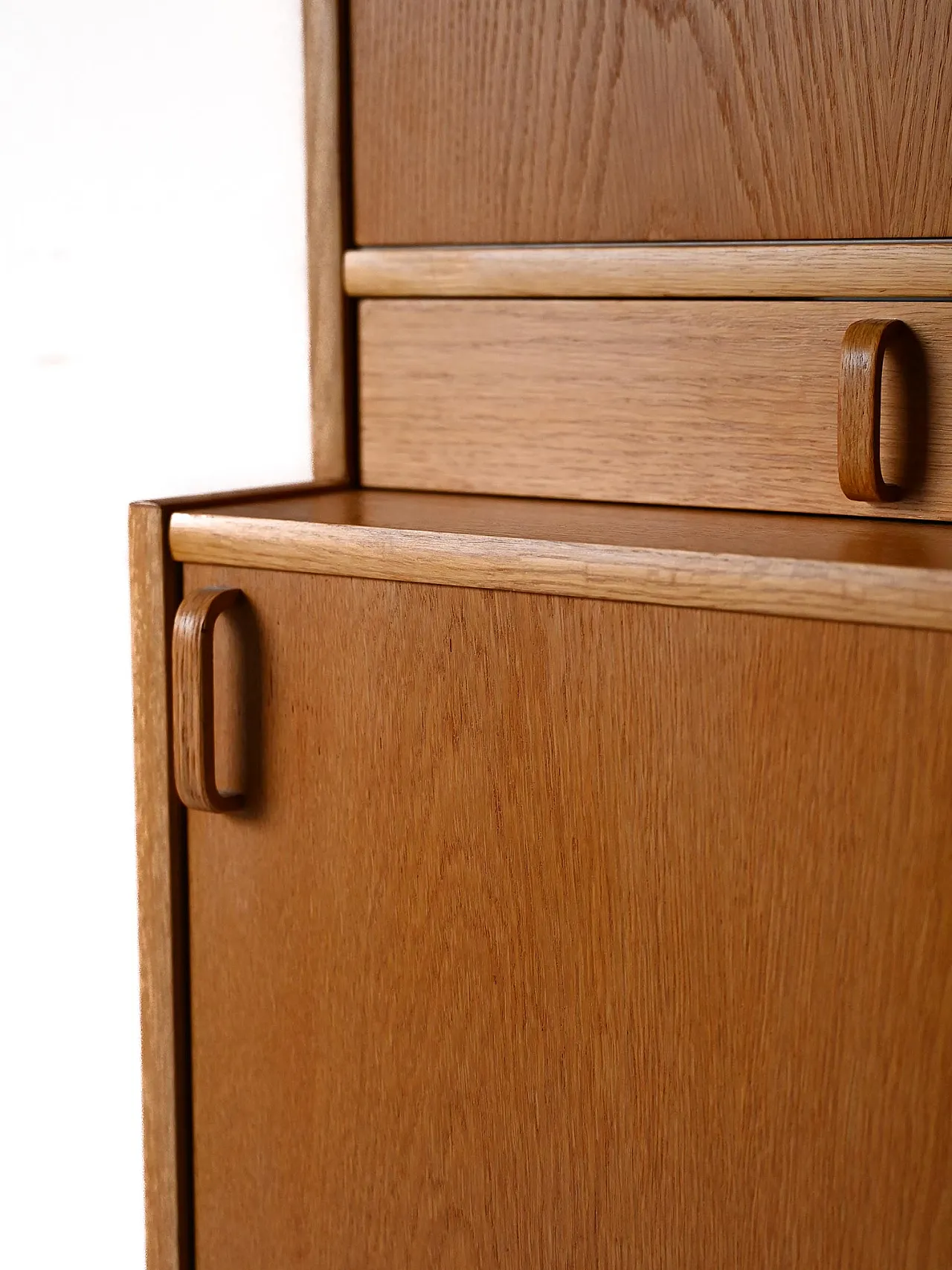 Scandinavo Bodafors wardrobe with sliding doors 10