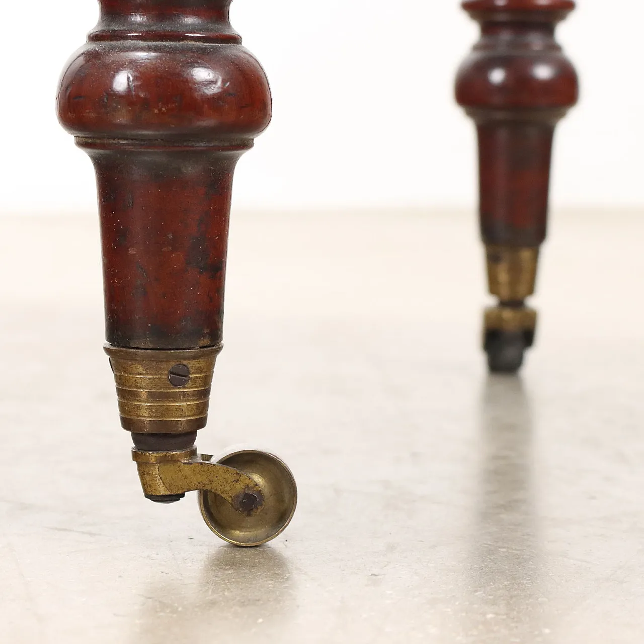 Tavolino a bandelle in mogano con cassetti, '800 8