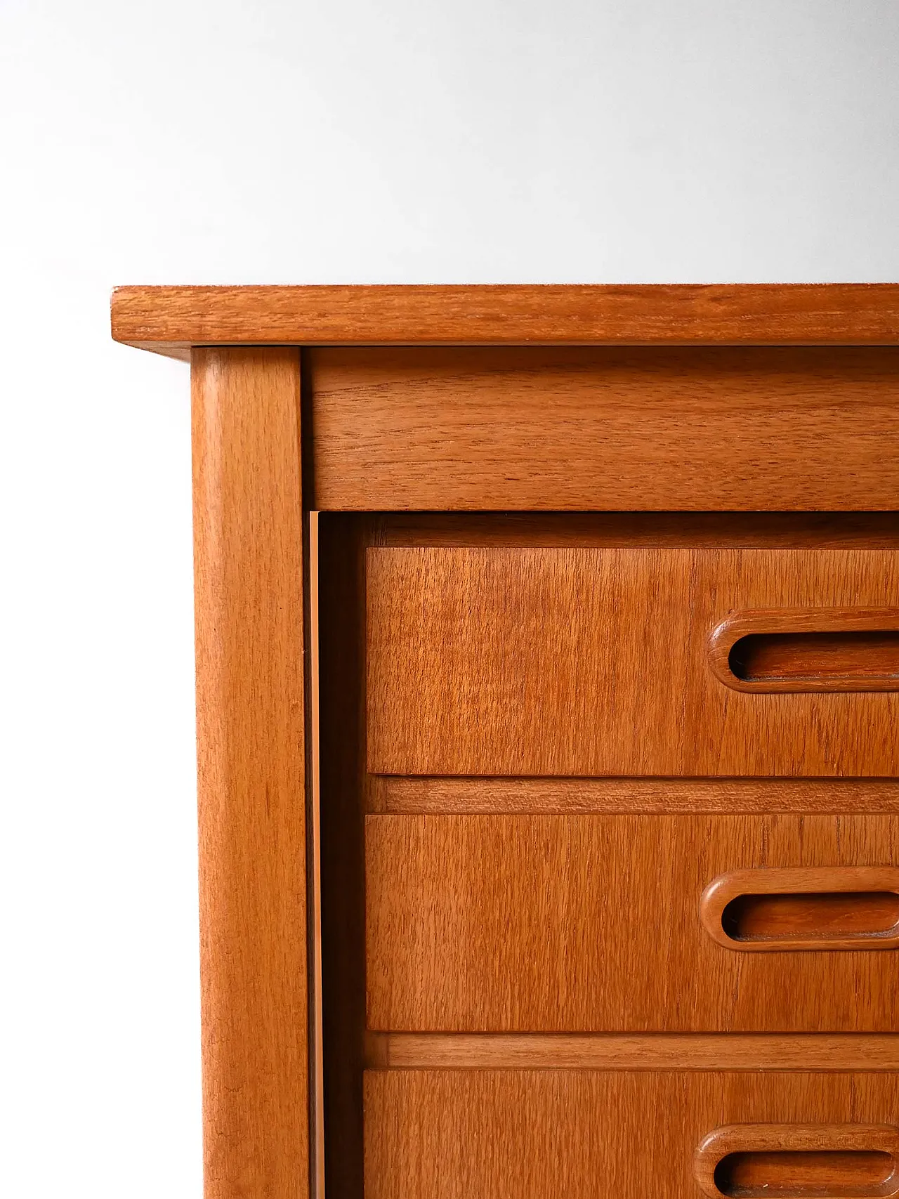 Scandinavian Teak desk with three drawers 8