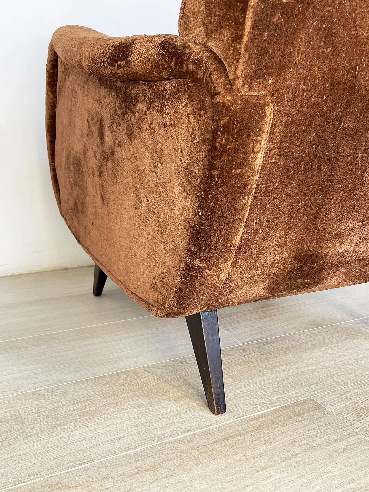 Italian 1960s brown velvet armchair 13