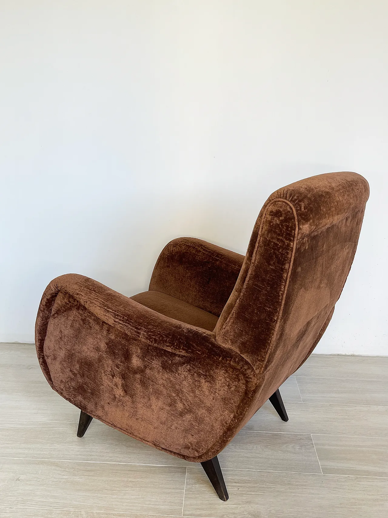 Italian 1960s brown velvet armchair 15