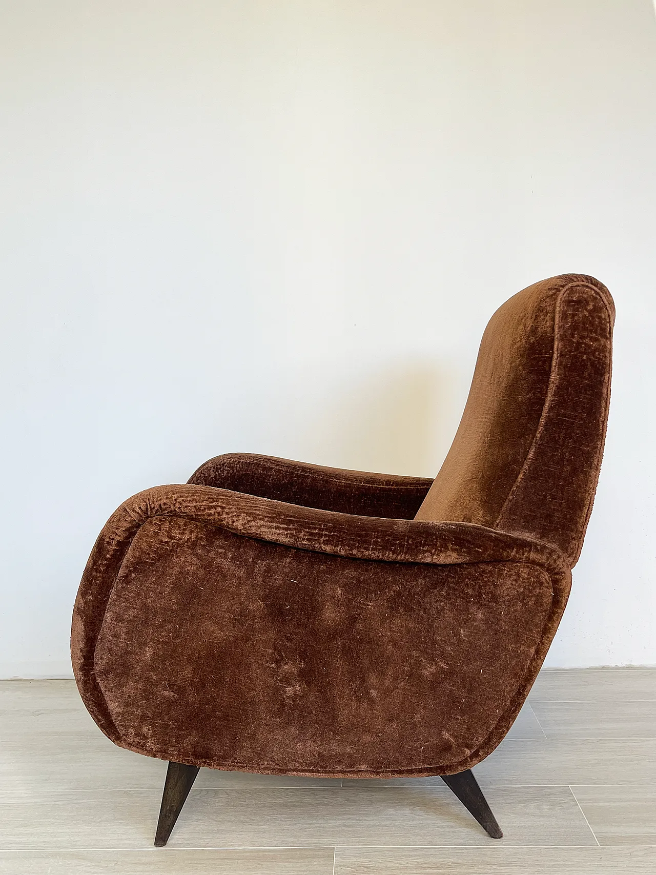 Italian 1960s brown velvet armchair 16