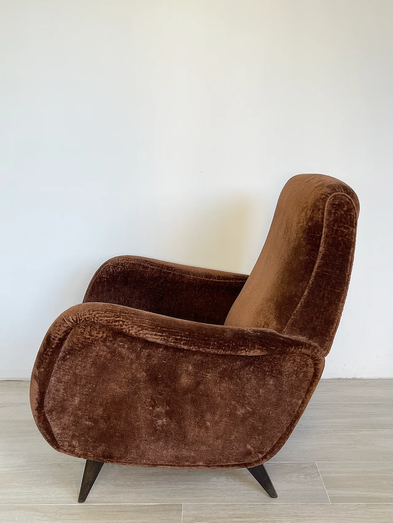 Italian 1960s brown velvet armchair 17