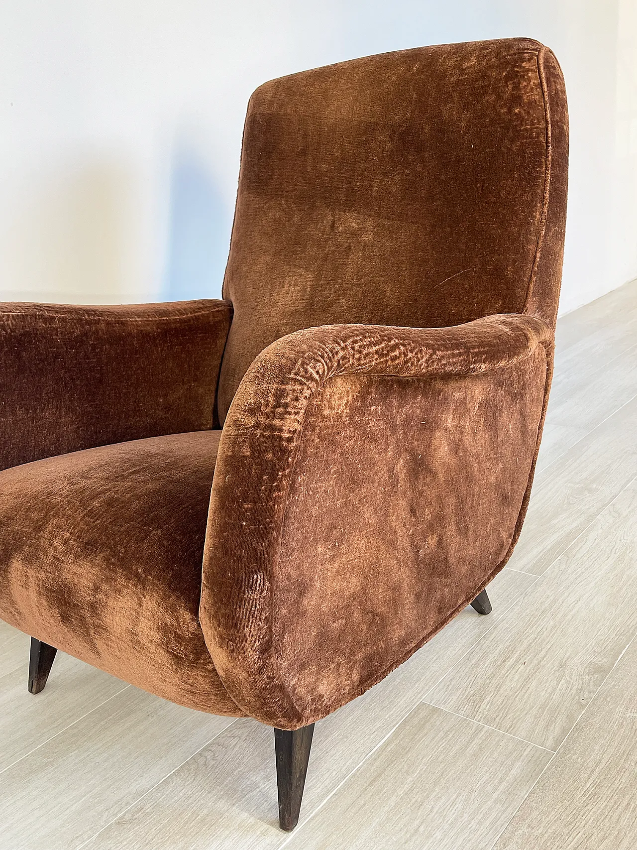 Italian 1960s brown velvet armchair 19