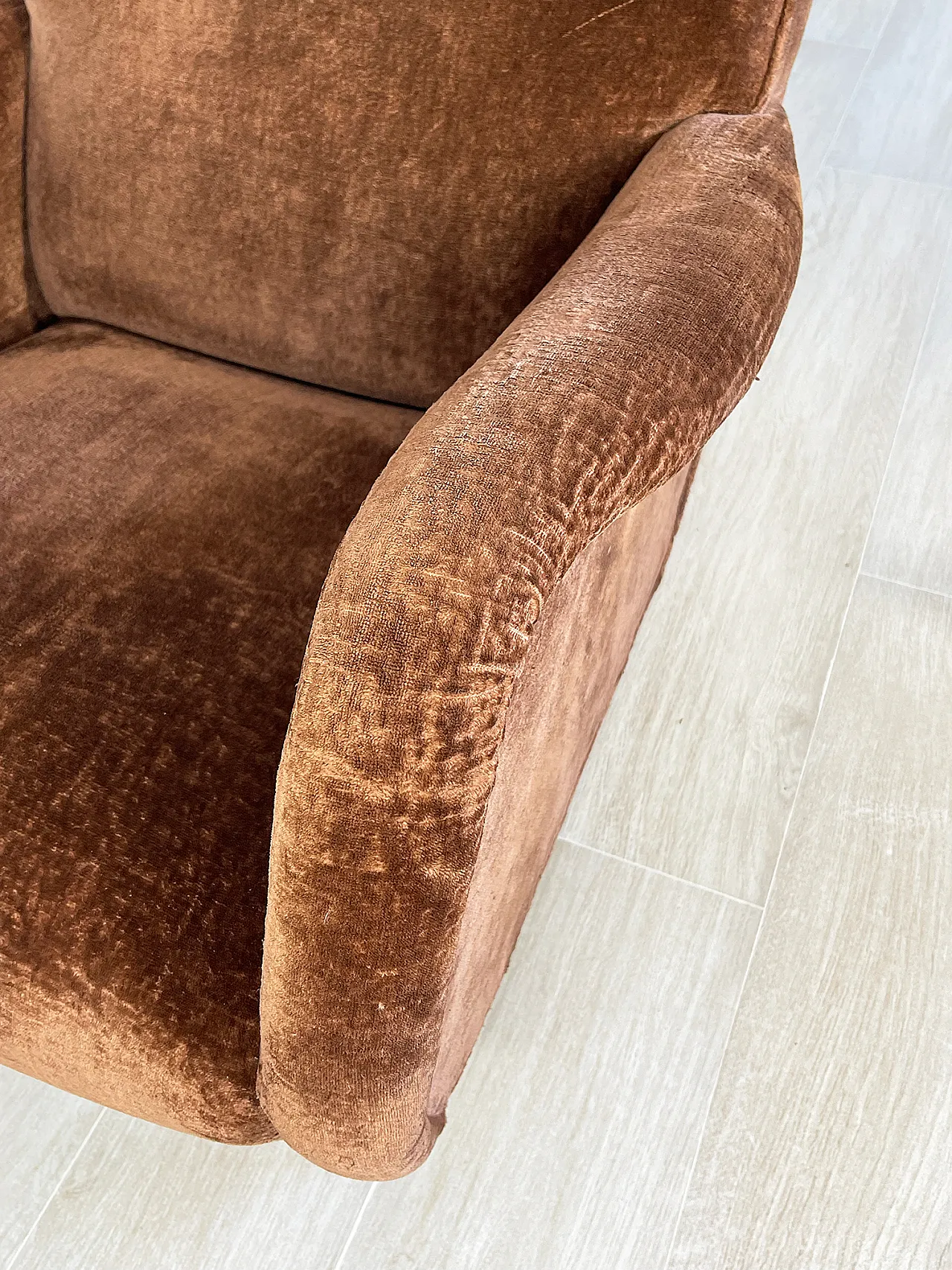 Italian 1960s brown velvet armchair 20