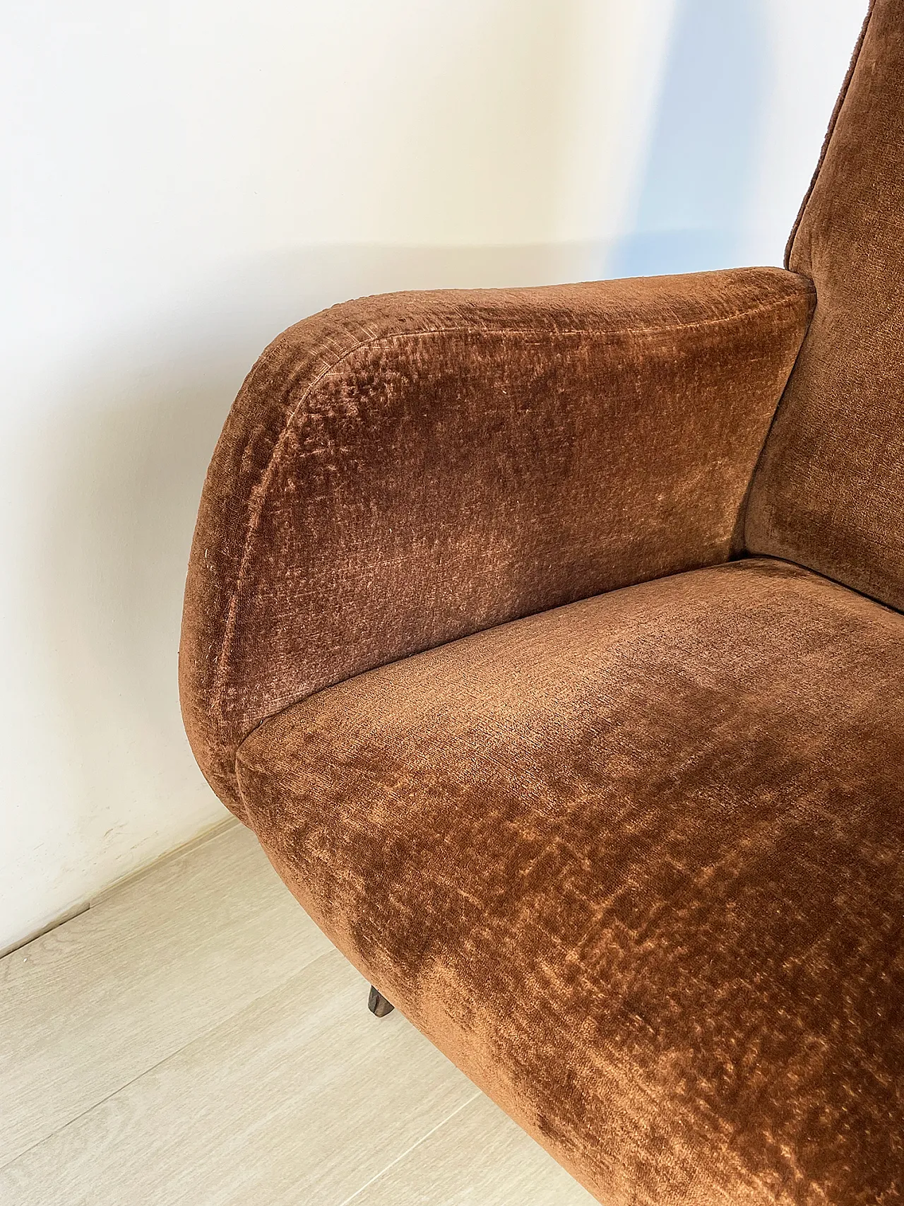 Italian 1960s brown velvet armchair 21