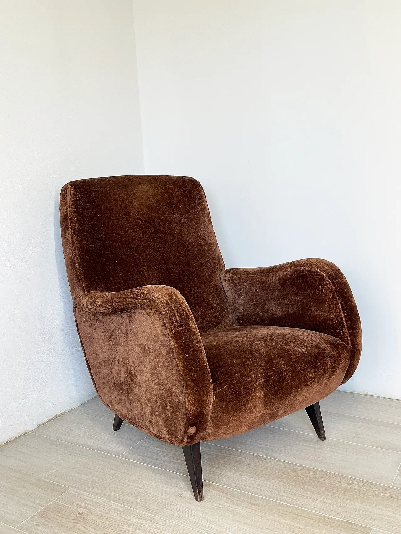 Italian 1960s brown velvet armchair 22