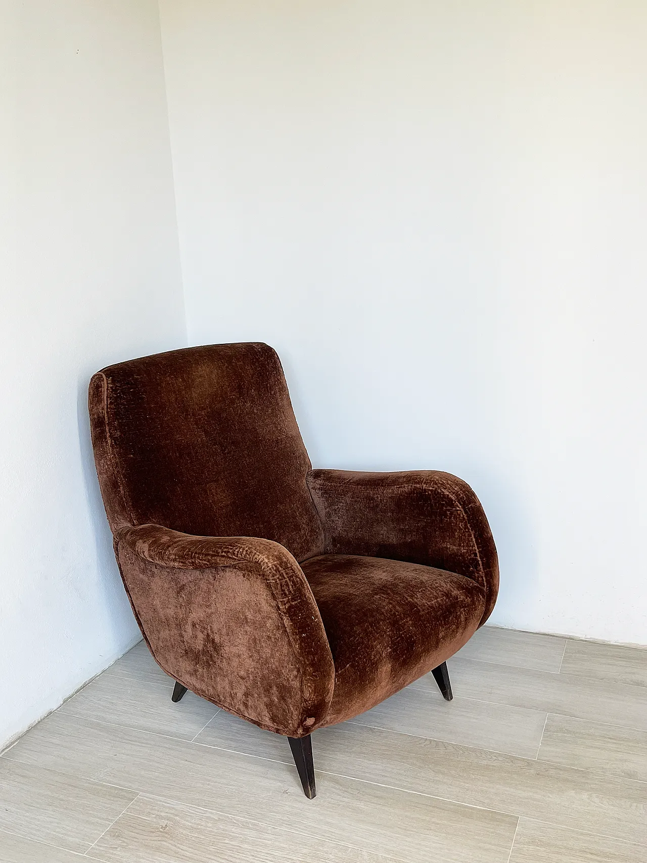 Italian 1960s brown velvet armchair 23