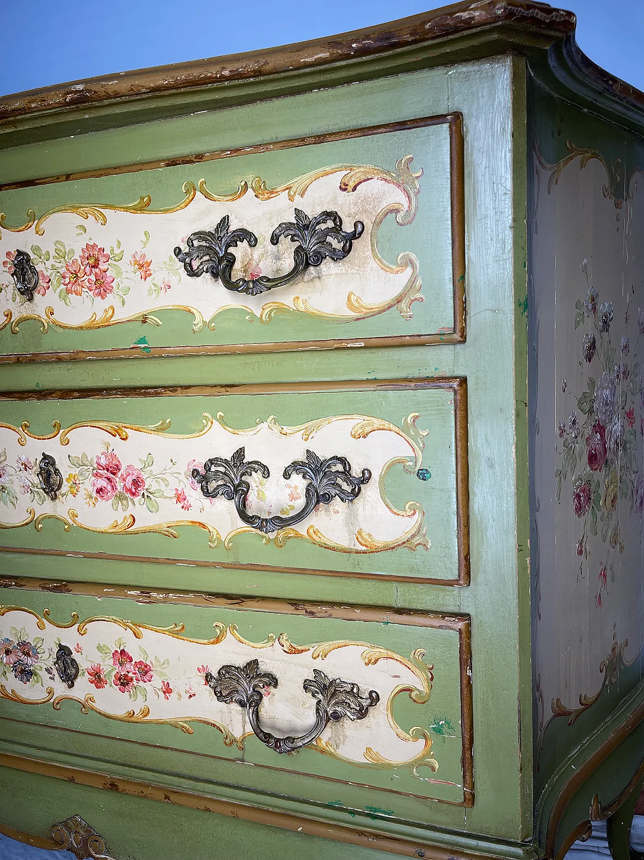 Italian Venetian style Hand Paintedchest of drawers, 50s 18