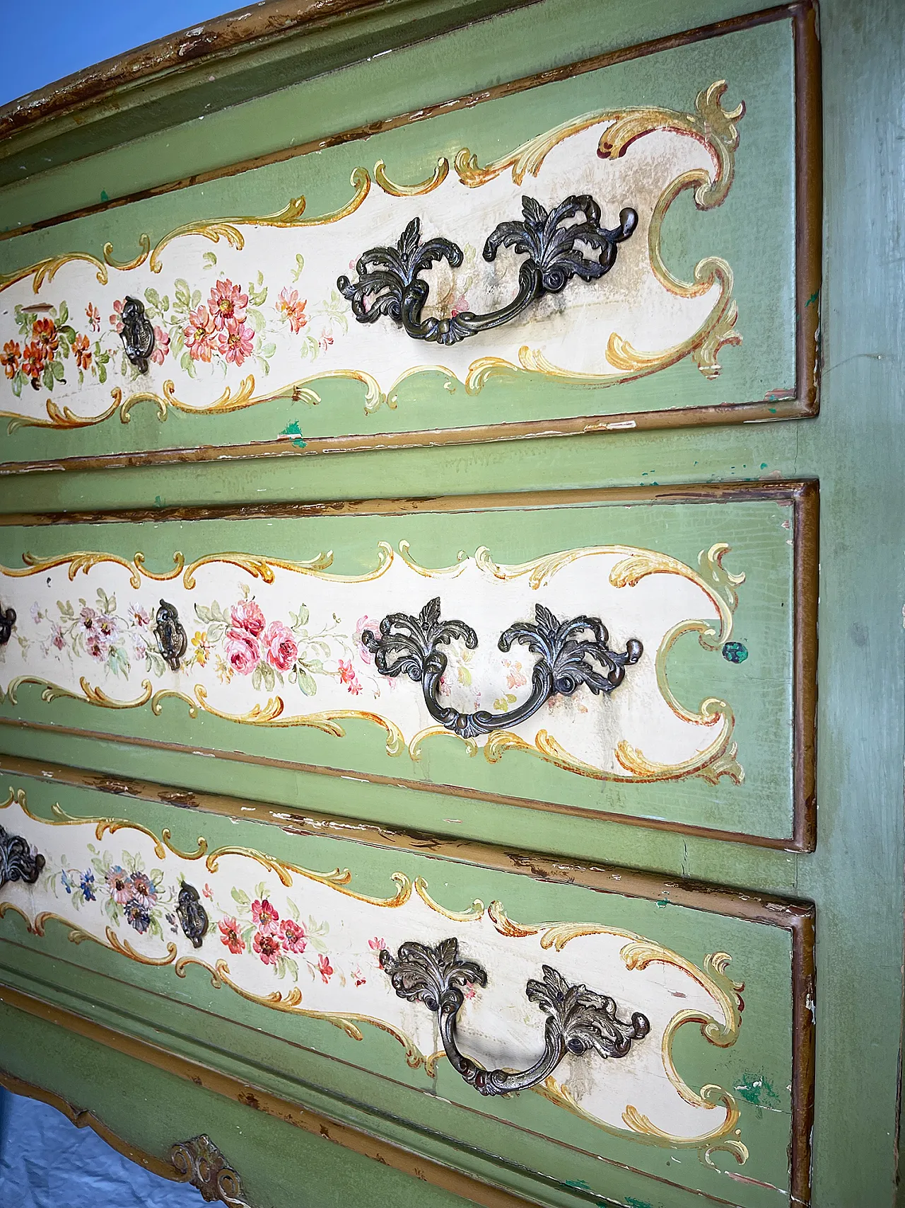 Italian Venetian style Hand Paintedchest of drawers, 50s 19