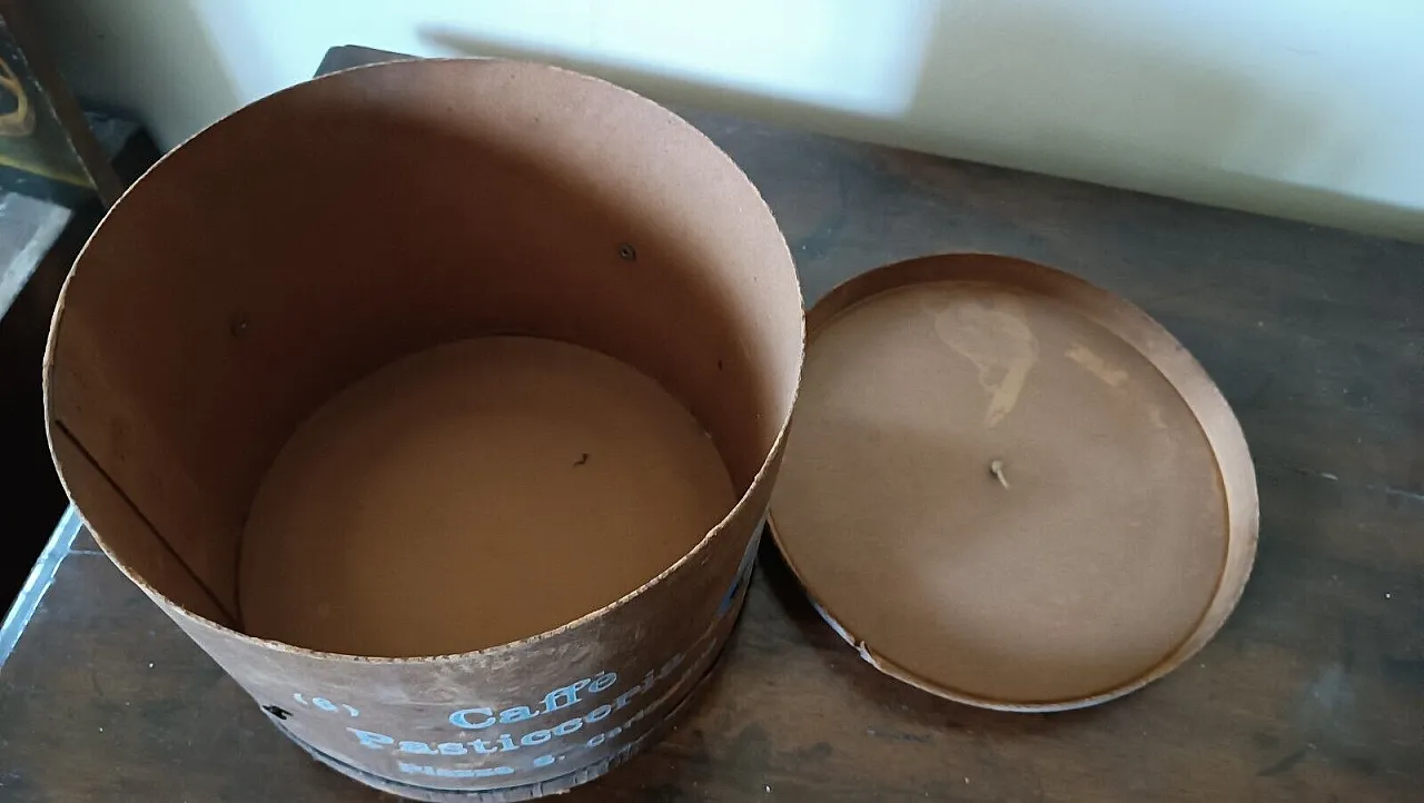 Cardboard panettone box, 1930s 7