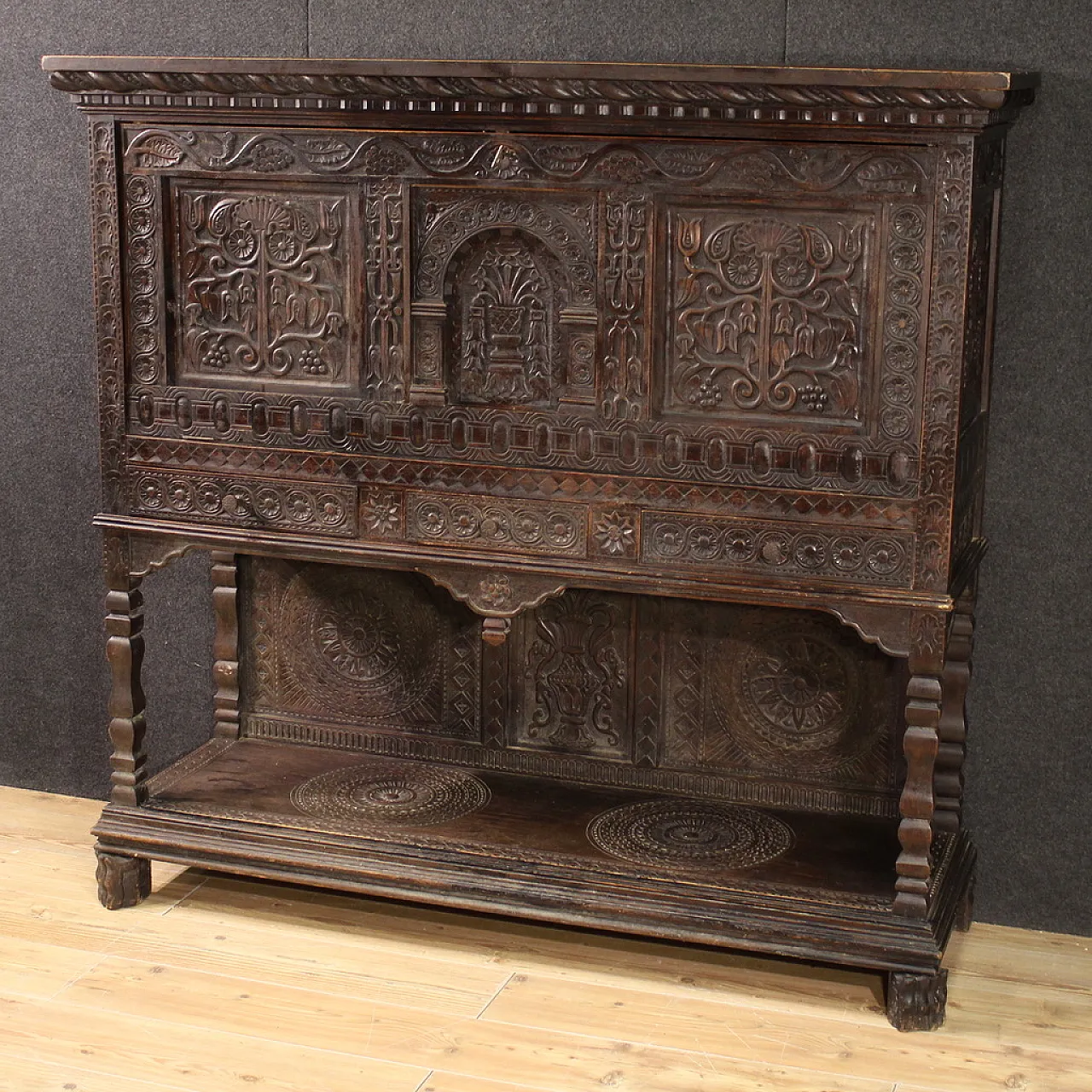 Great sideboard in carved dark wood, 20th century 3