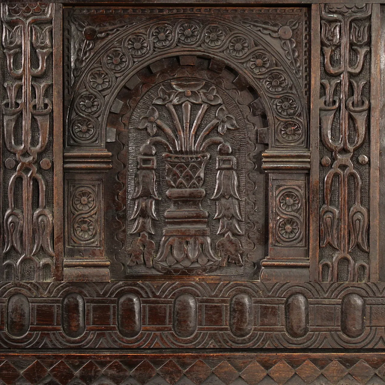 Great sideboard in carved dark wood, 20th century 4