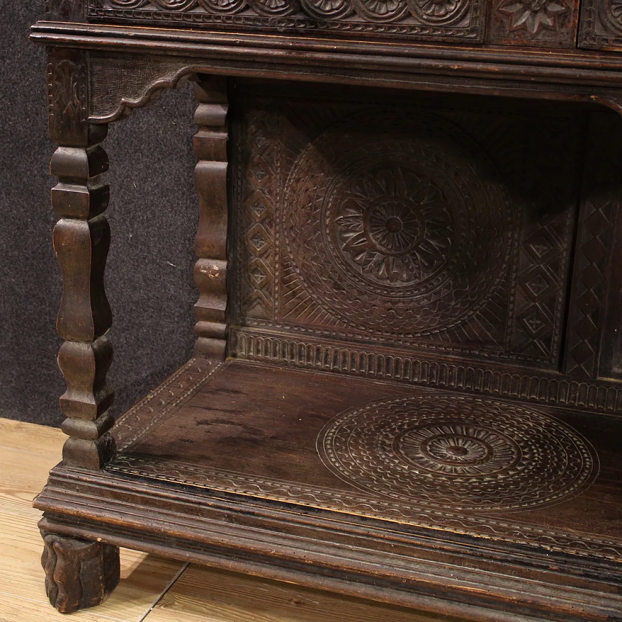 Great sideboard in carved dark wood, 20th century 5