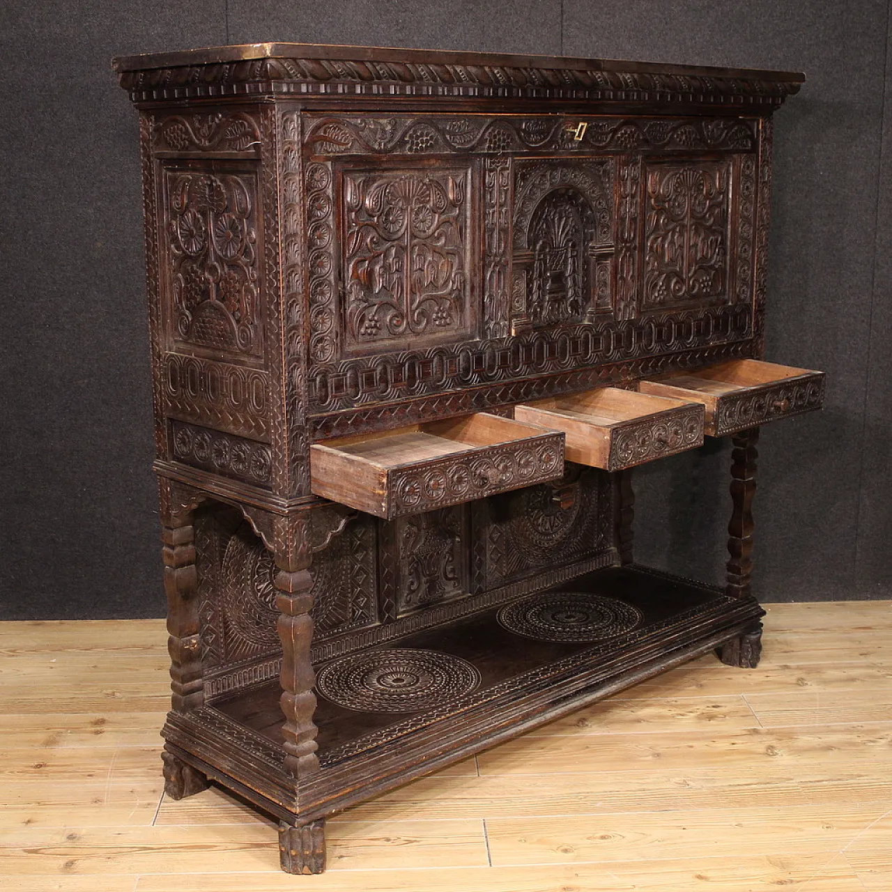 Great sideboard in carved dark wood, 20th century 7