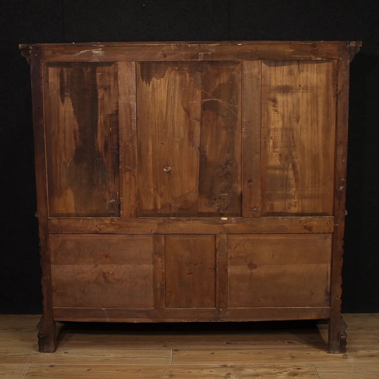Great sideboard in carved dark wood, 20th century 10