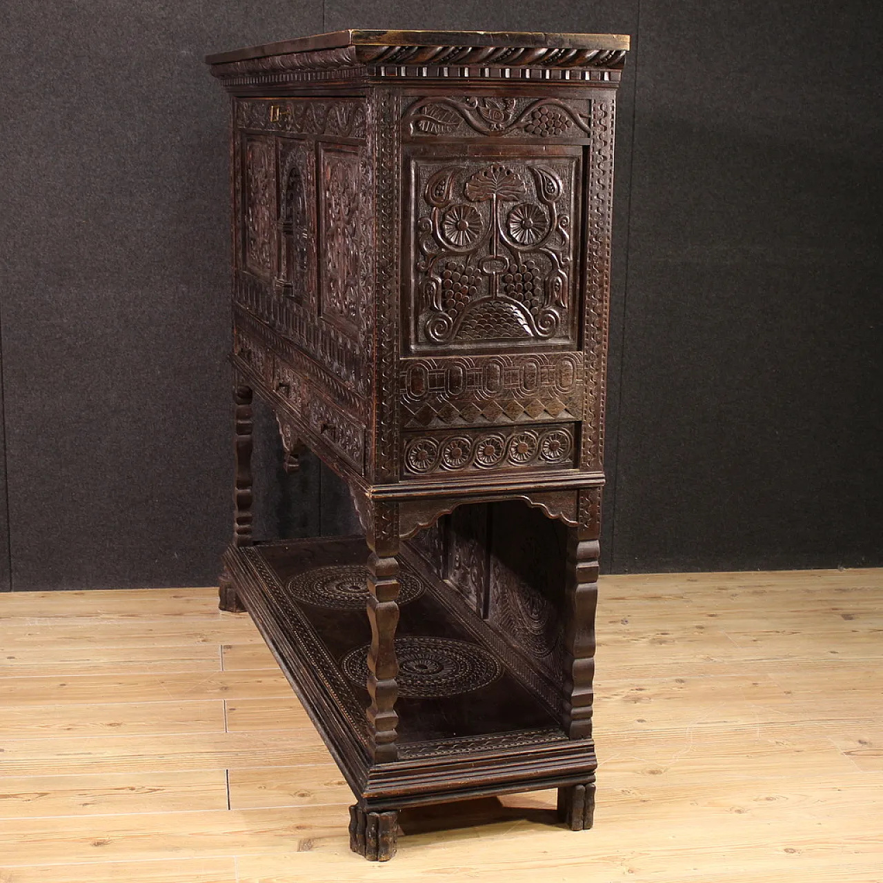 Great sideboard in carved dark wood, 20th century 11