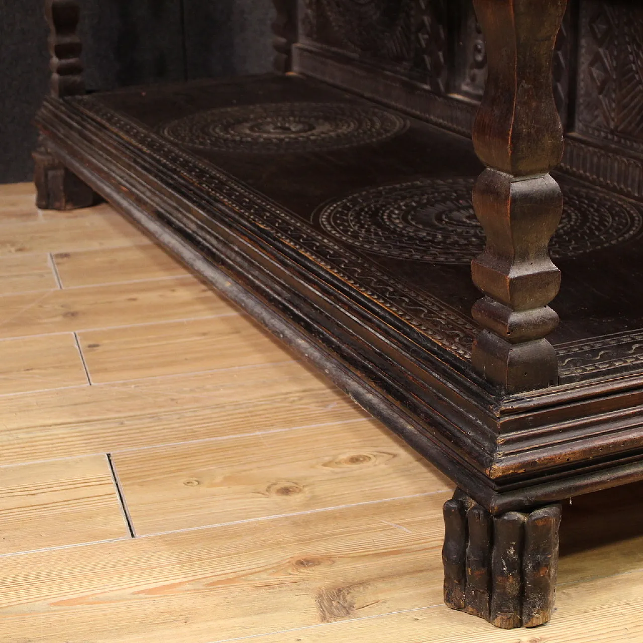 Great sideboard in carved dark wood, 20th century 12