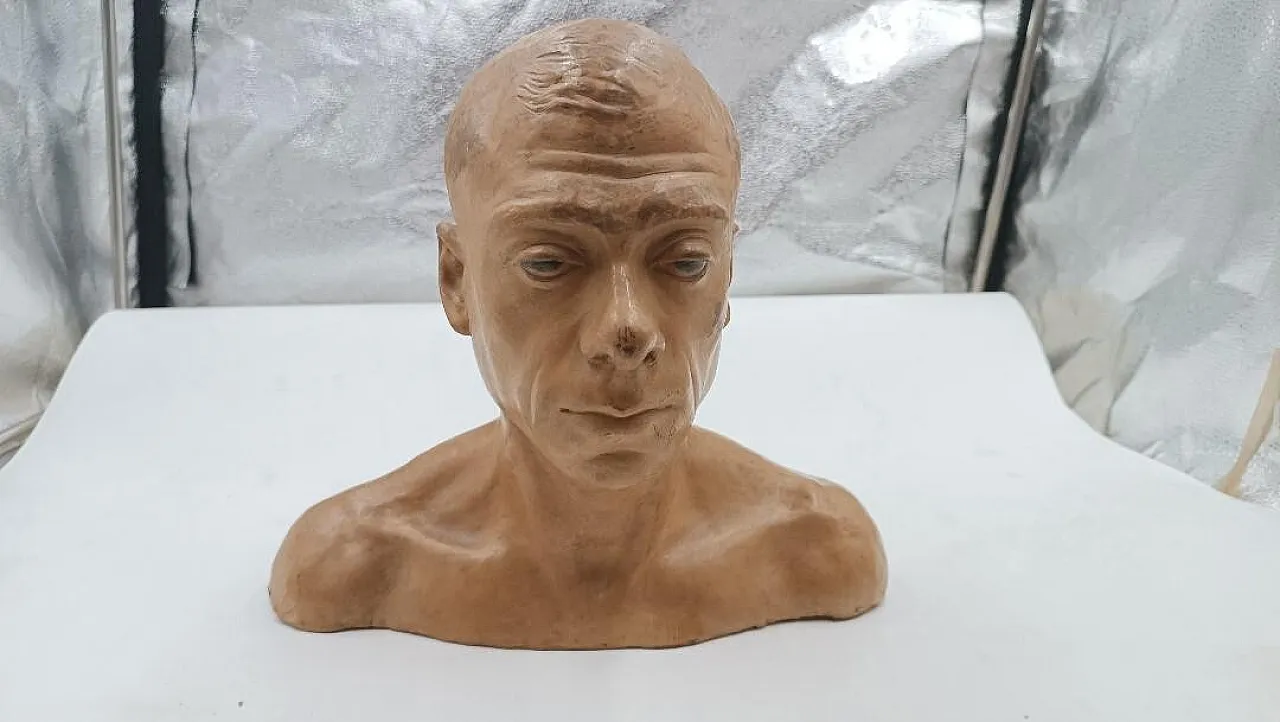 Ritratto virile di Vincenzo Cesarino, scultura mezzo busto, anni '40 2