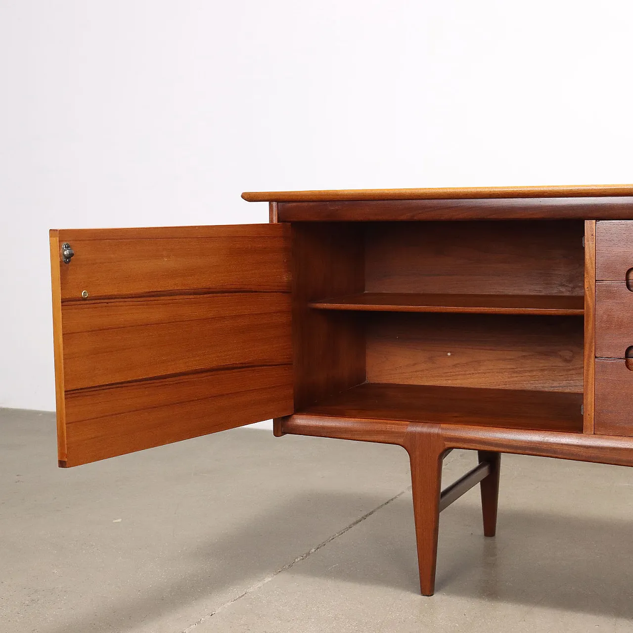 Credenza impiallacciata in teak, anni '60 4