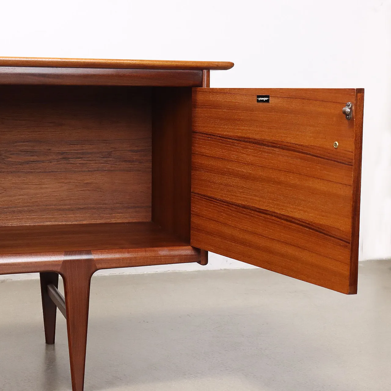 Credenza impiallacciata in teak, anni '60 7