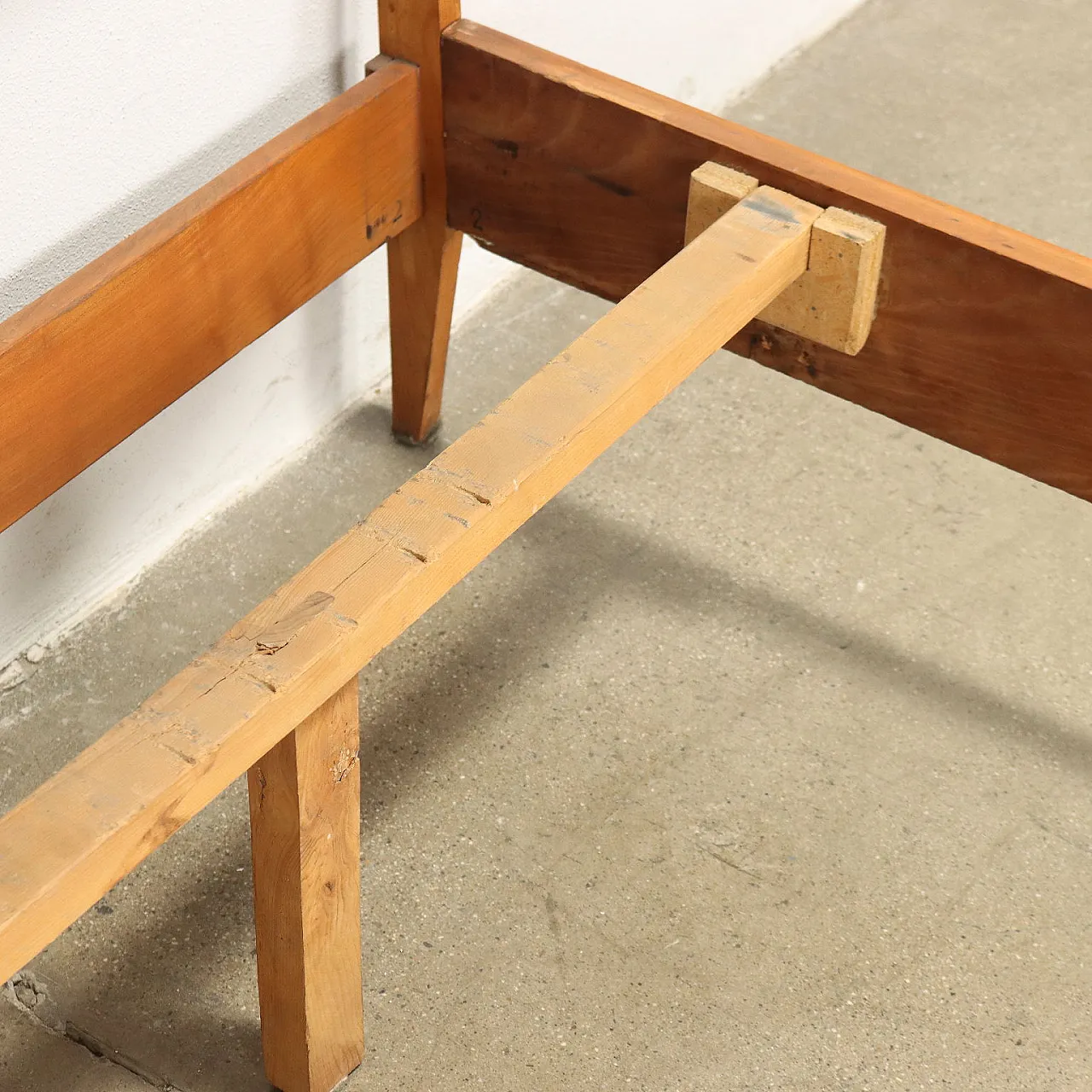 Letto singolo in legno impiallacciato frassino, anni '50 5