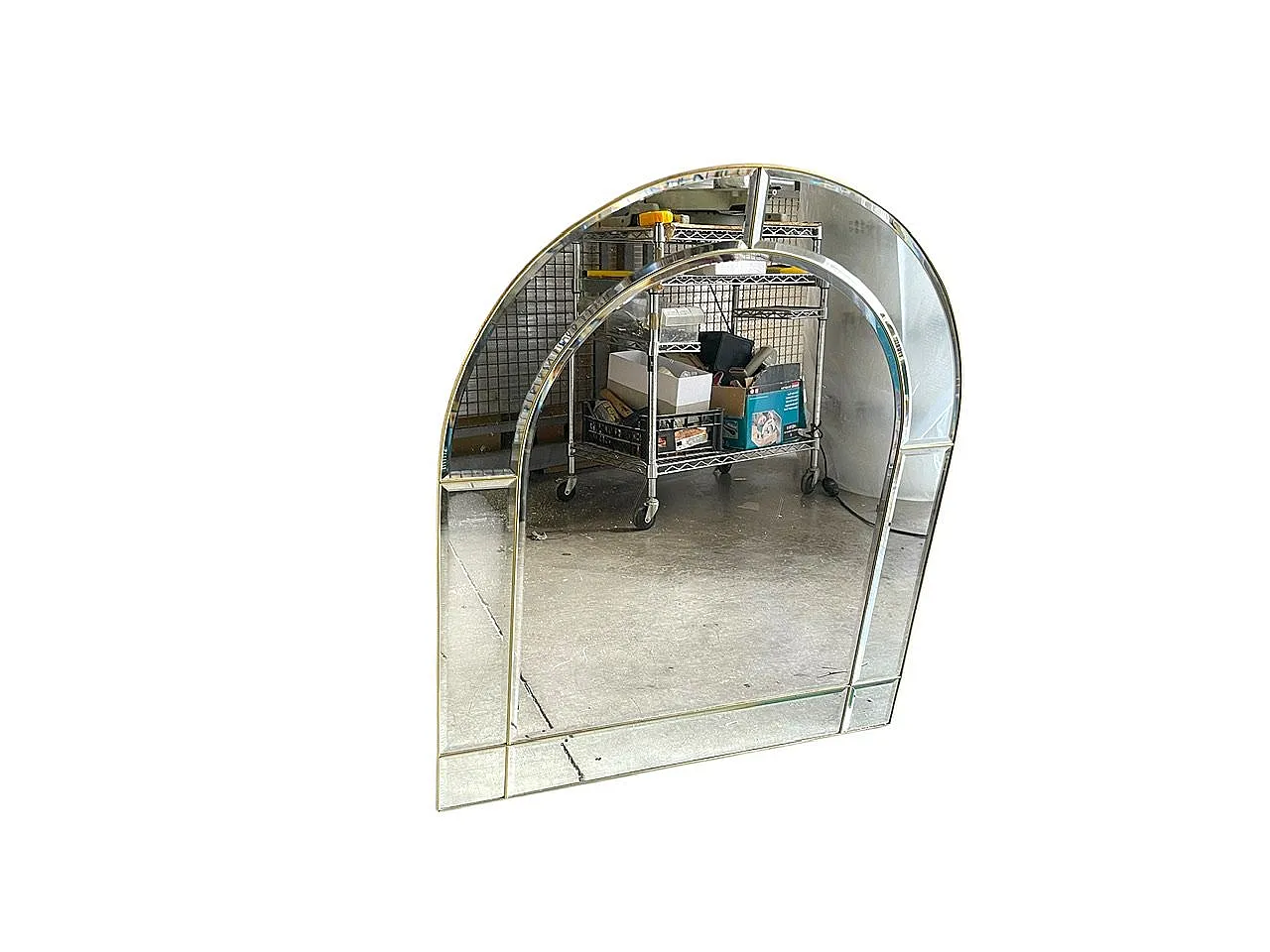 Specchio di vetro ad arco in ottone, anni '70 8