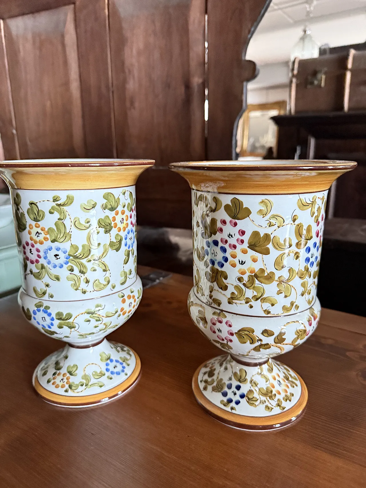 Coppia di vasi in maiolica dipinta  di Firenze MTC, metà '900 3