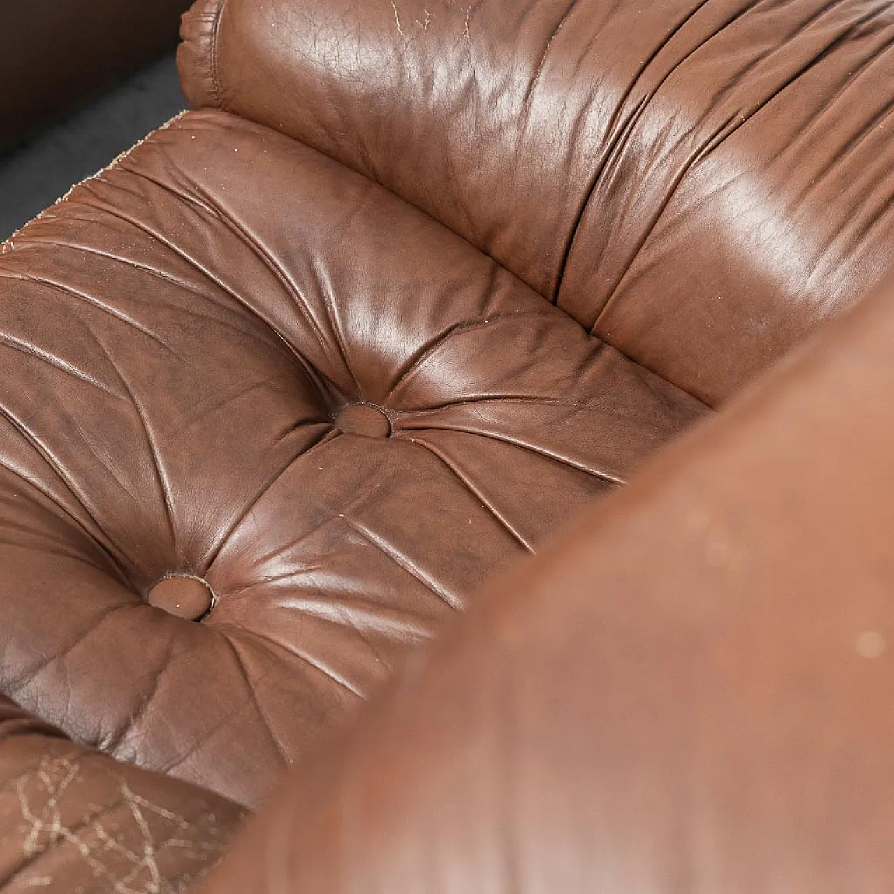 Pair of brown leather armchairs, 70s 5