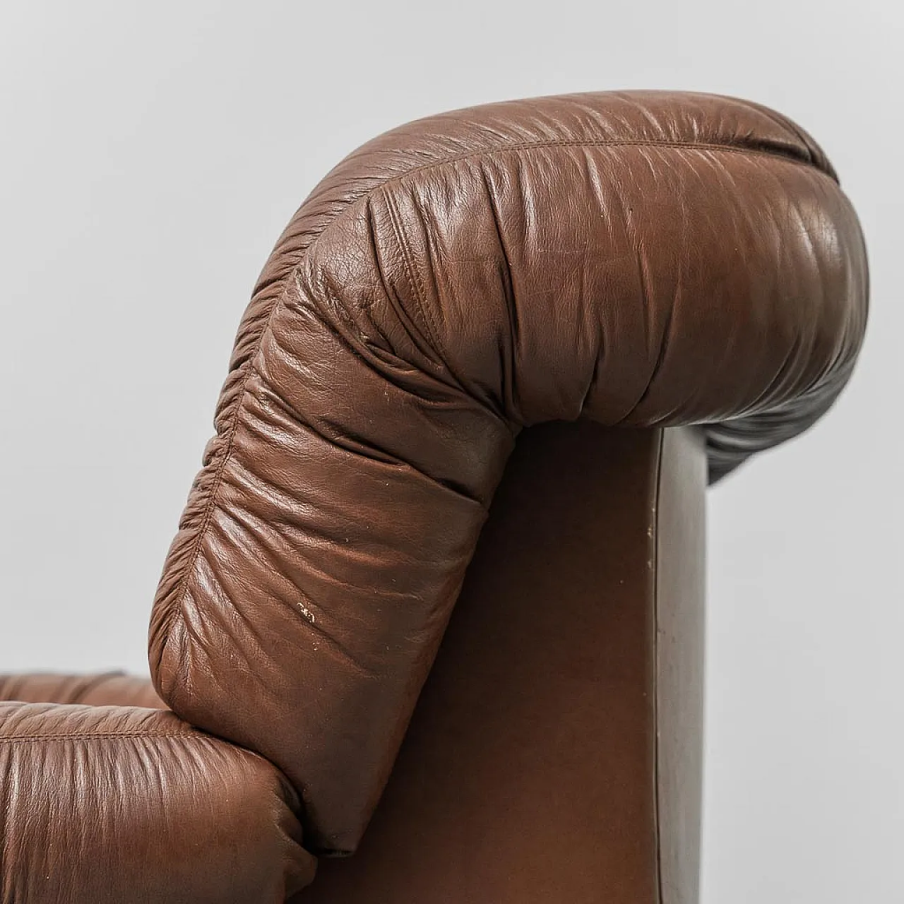Pair of brown leather armchairs, 70s 9