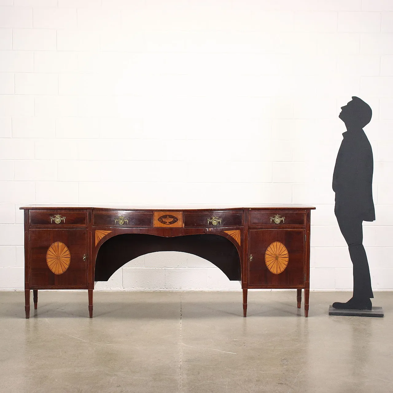 Serpentine sideboard in stile Giorgio III in legno, '700 2